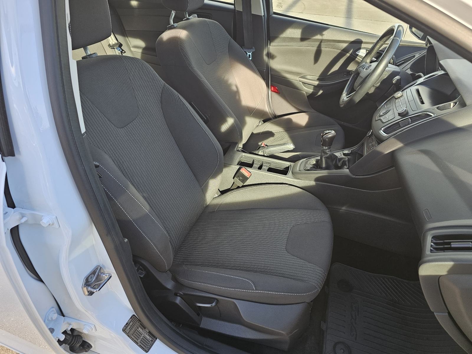Ford Focus 1,0, fotografija 10