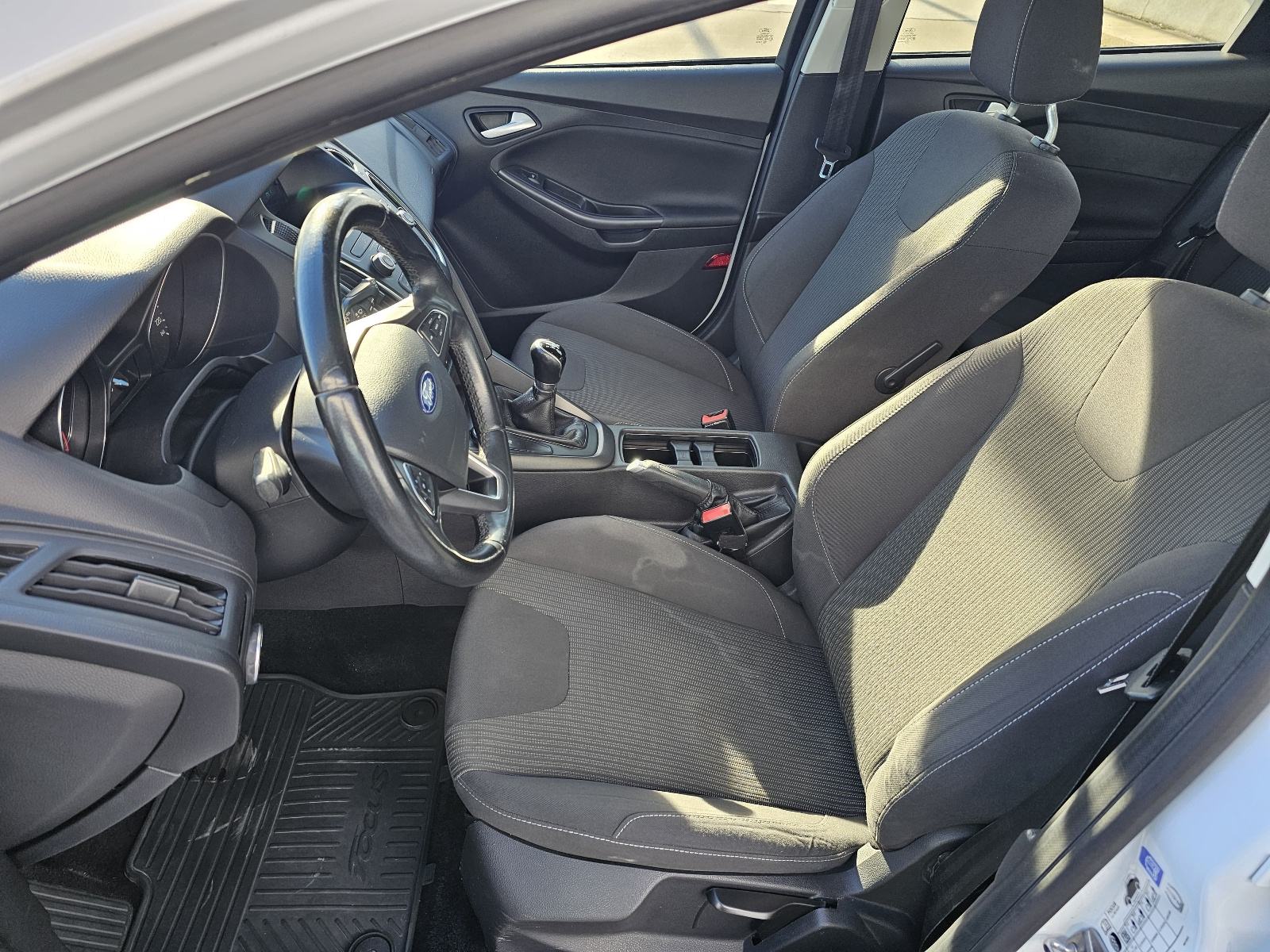 Ford Focus 1,0, fotografija 11