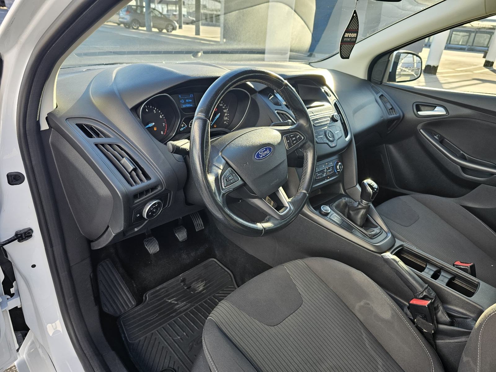 Ford Focus 1,0, fotografija 14