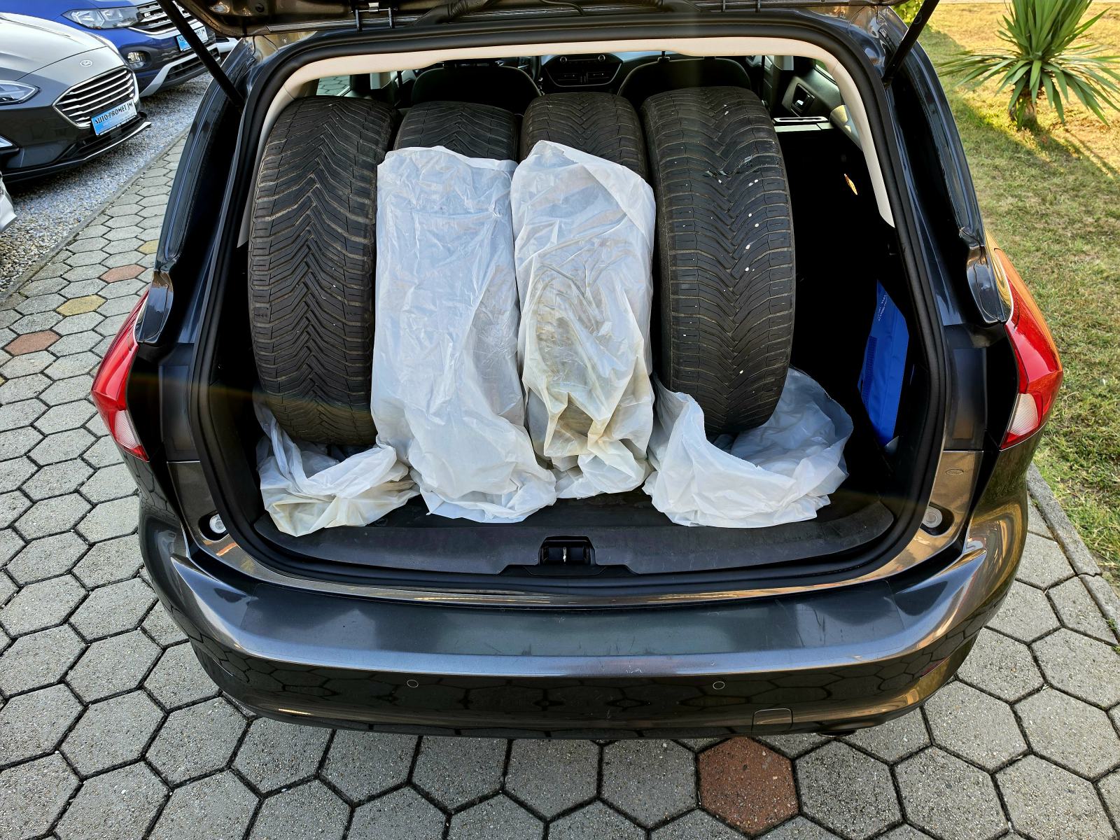 Ford Focus 1,5 DIESEL,ODLIČAN,,SERVISNA,,112472KM, fotografija 17