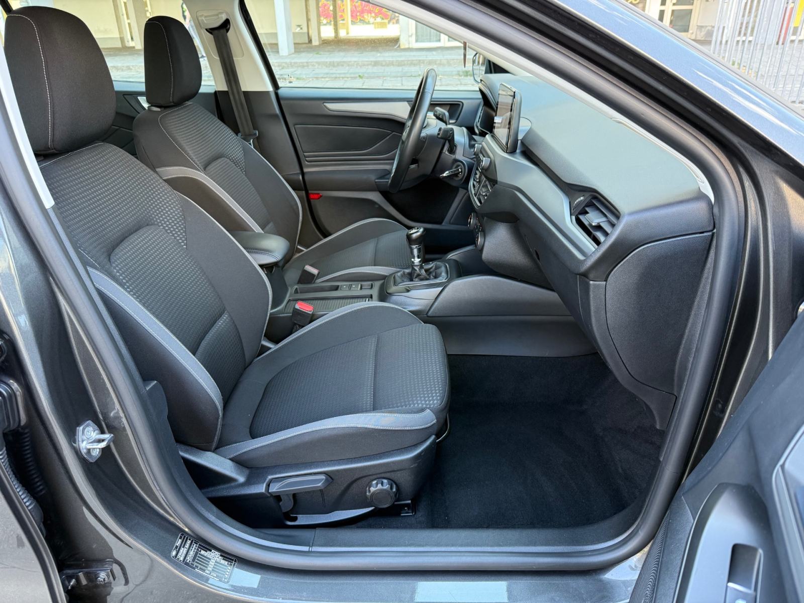 Ford Focus 1.5 EcoBlue °NAVI°TEMOPMAT°LED SVJETLA°LEASING BEZ UČEŠĆA°, fotografija 19