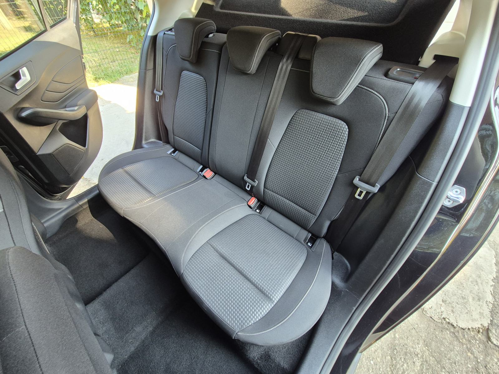 Ford Focus 1.5 EcoBlue TITANIUM*KAMERA*SENZORI*KEYLESS GO*JAMSTVO, fotografija 17