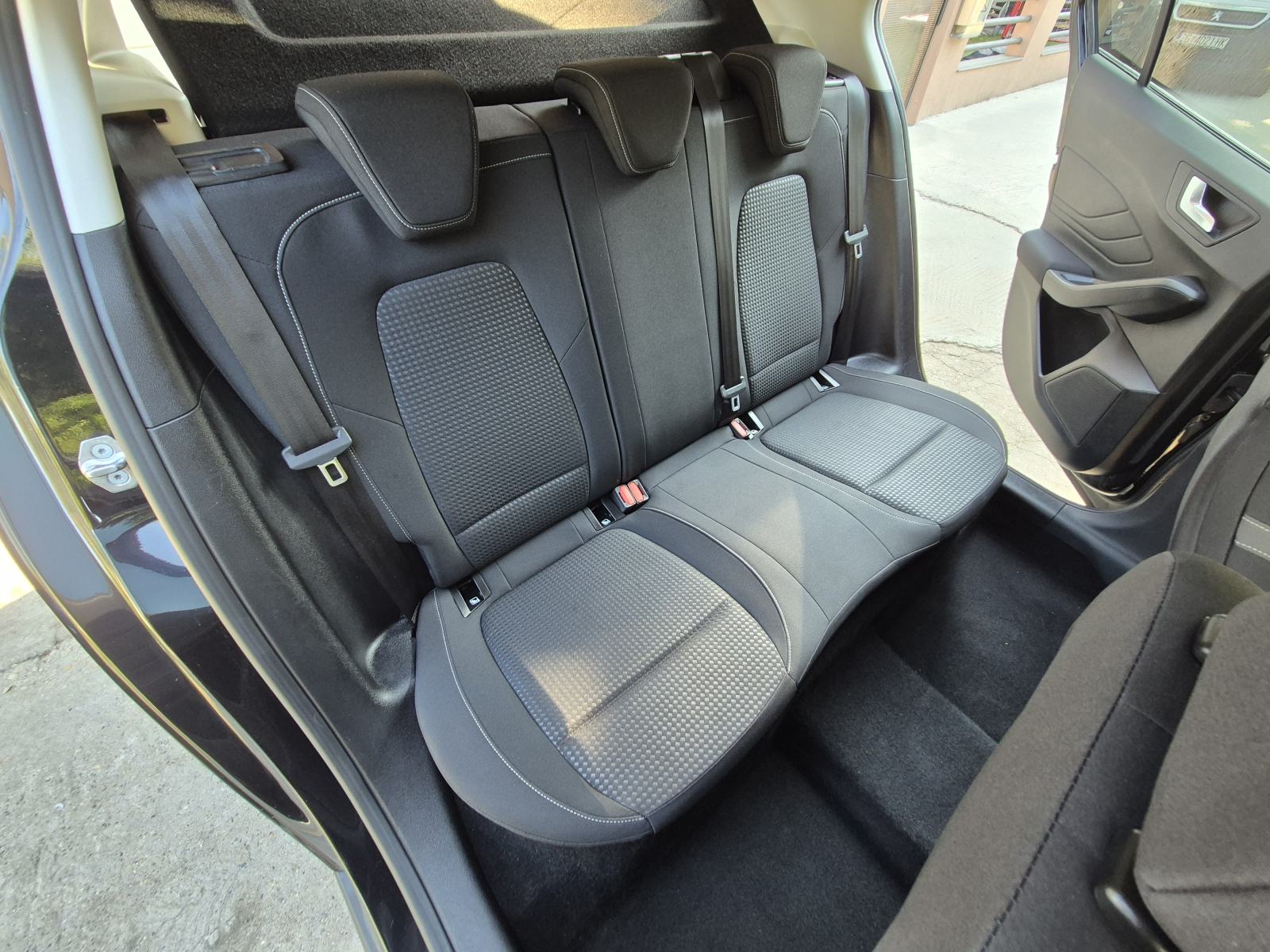 Ford Focus 1.5 EcoBlue TITANIUM*KAMERA*SENZORI*KEYLESS GO*JAMSTVO, fotografija 20