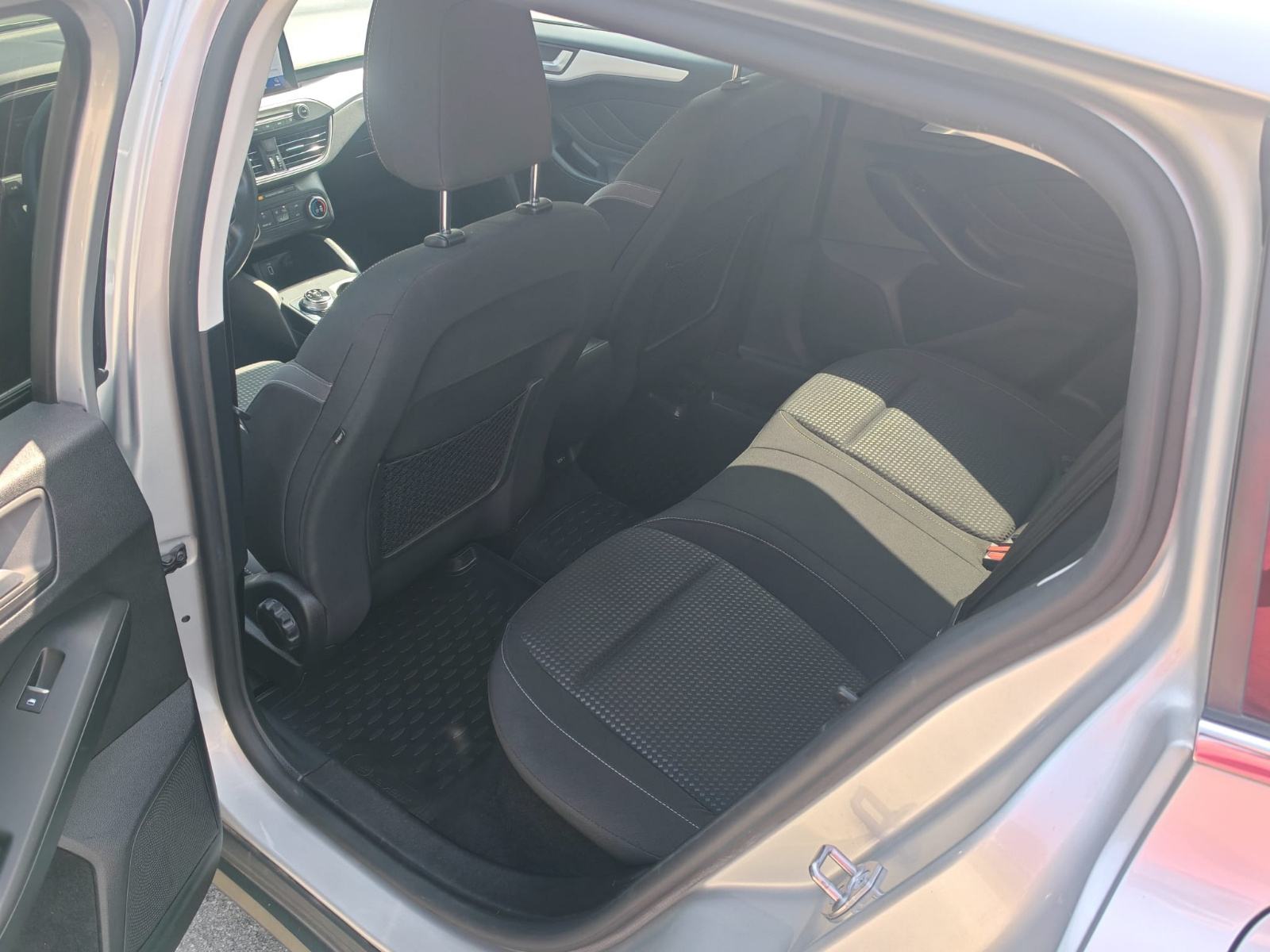 Ford Focus 1,5 EcoBlue Titanium, fotografija 10