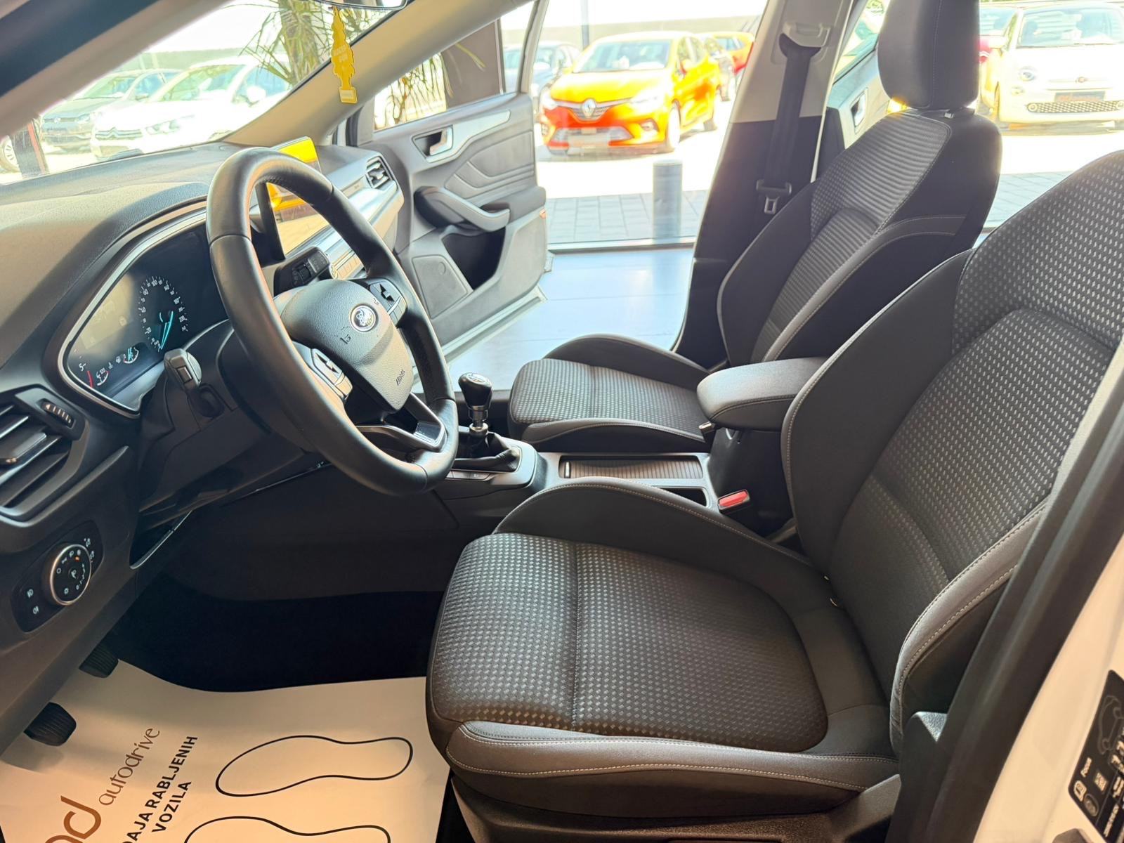 Ford Focus Karavan 1,5 TDCi NAVI • KAMERA • KLIMA • SERVISNA • LEASING, fotografija 16