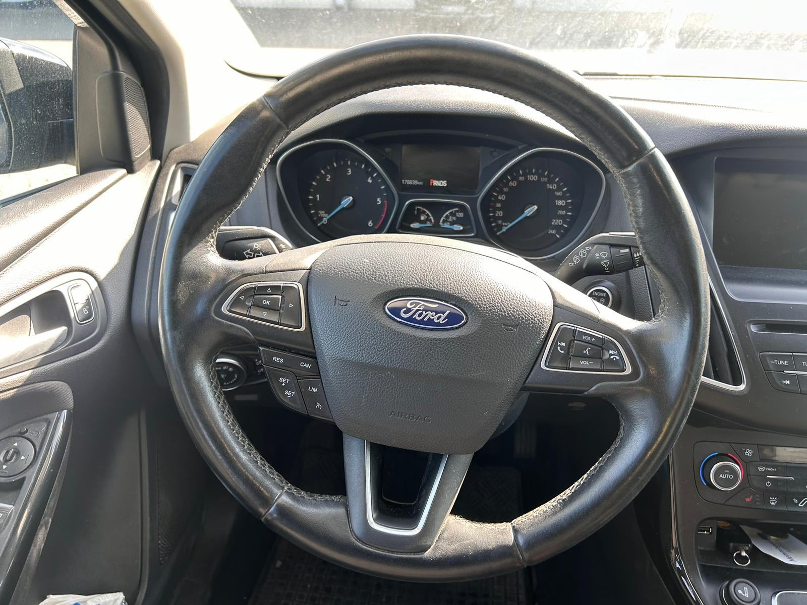 FORD FOCUS 1.5 TDCI 2015 GODINA AUTOMATIK - MOTOR PROBLEM DOSTAVA GRAT, fotografija 9