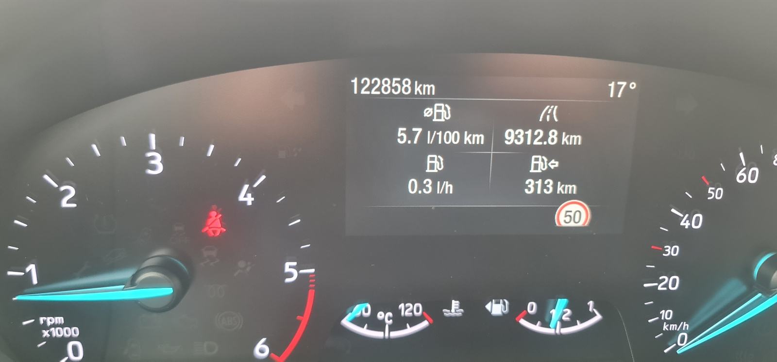 Ford Focus 1,5 TDCi Business 120 KS, 2019., 122.800 km, HR auto, fotografija 15