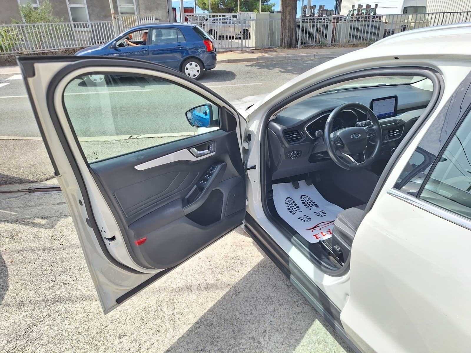 Ford Focus 1,5 TDCI EcoBlue NAVI/PARKING KAMERA, fotografija 10
