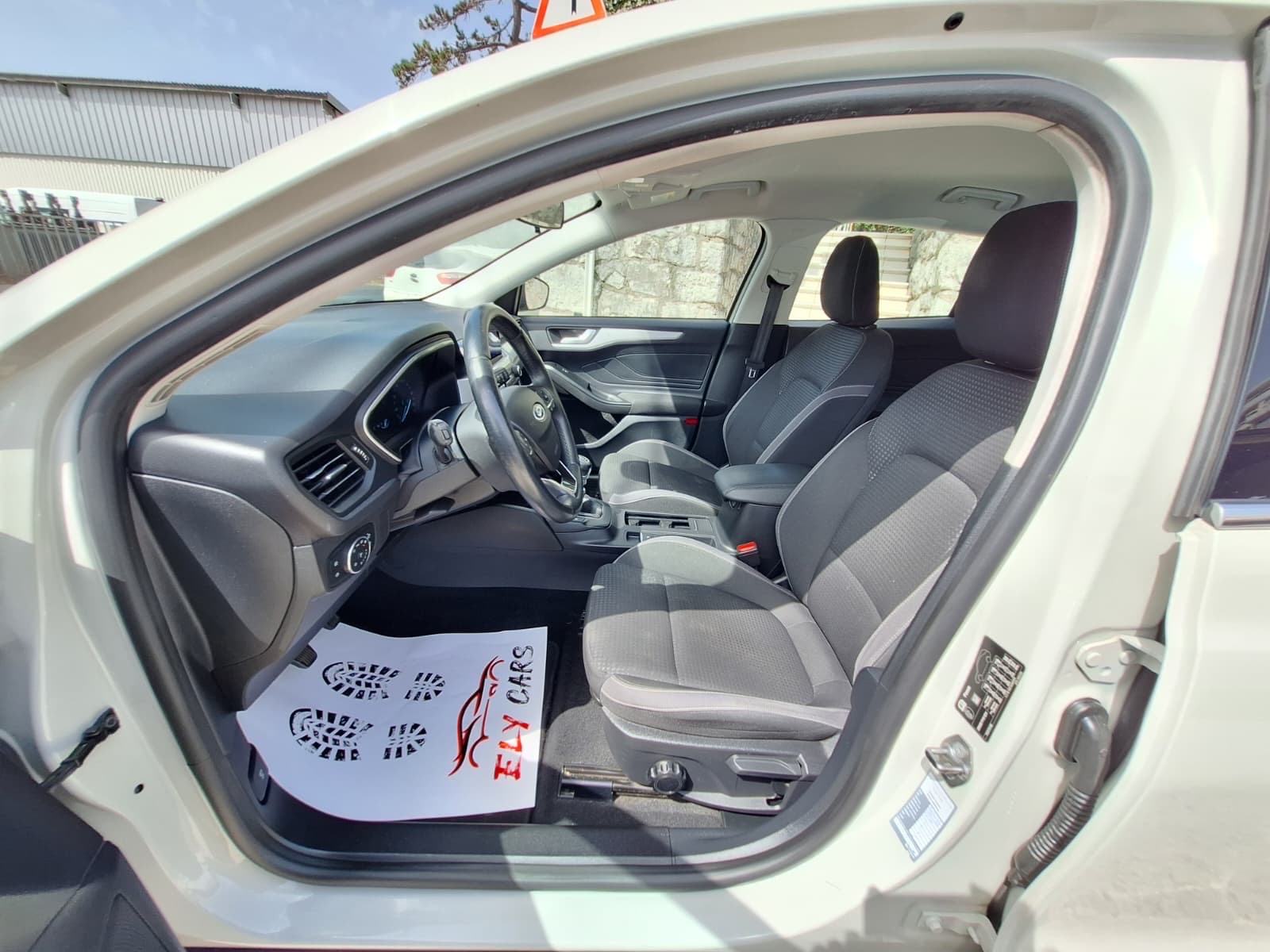 Ford Focus 1,5 TDCI EcoBlue NAVI/PARKING KAMERA, fotografija 11