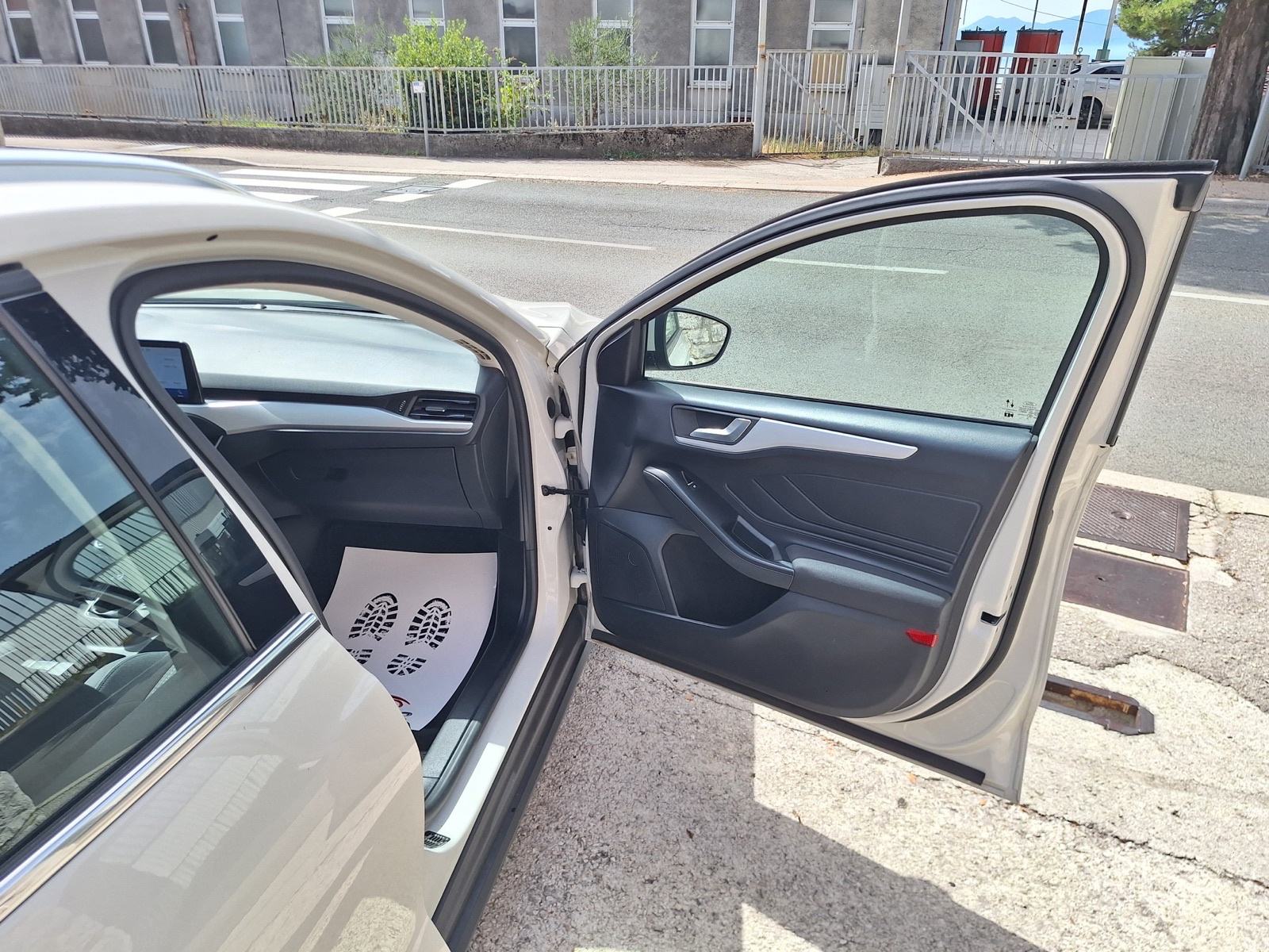 Ford Focus 1,5 TDCI EcoBlue NAVI/PARKING KAMERA, fotografija 16