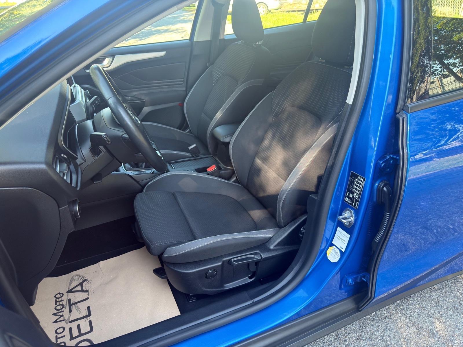 Ford Focus 1,5 TDCi-LED-TEMP-NAVI-R.KAMERA-GR. SJEDALA-PARK PILOT, fotografija 10