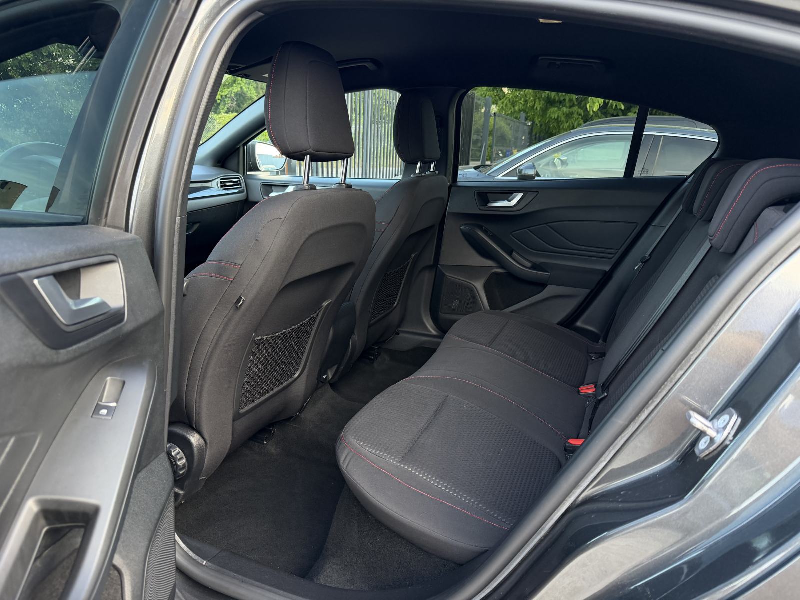 Ford Focus 1,5 TDCi ST-Line-POTVRDA KM-REG. 1 GOD.-AUTOMATIK-MOD.2020, fotografija 18
