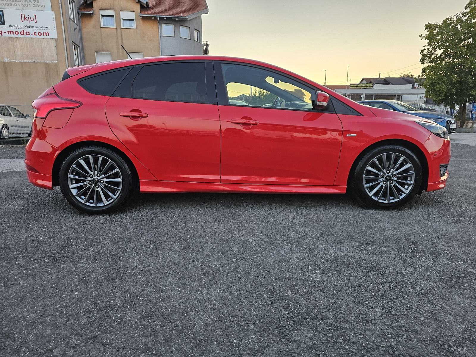Ford Focus 1,5 TDCi ST-LINE ***TOP.STANJE***NAVI-ALU***CRNO-NEBO***, fotografija 4