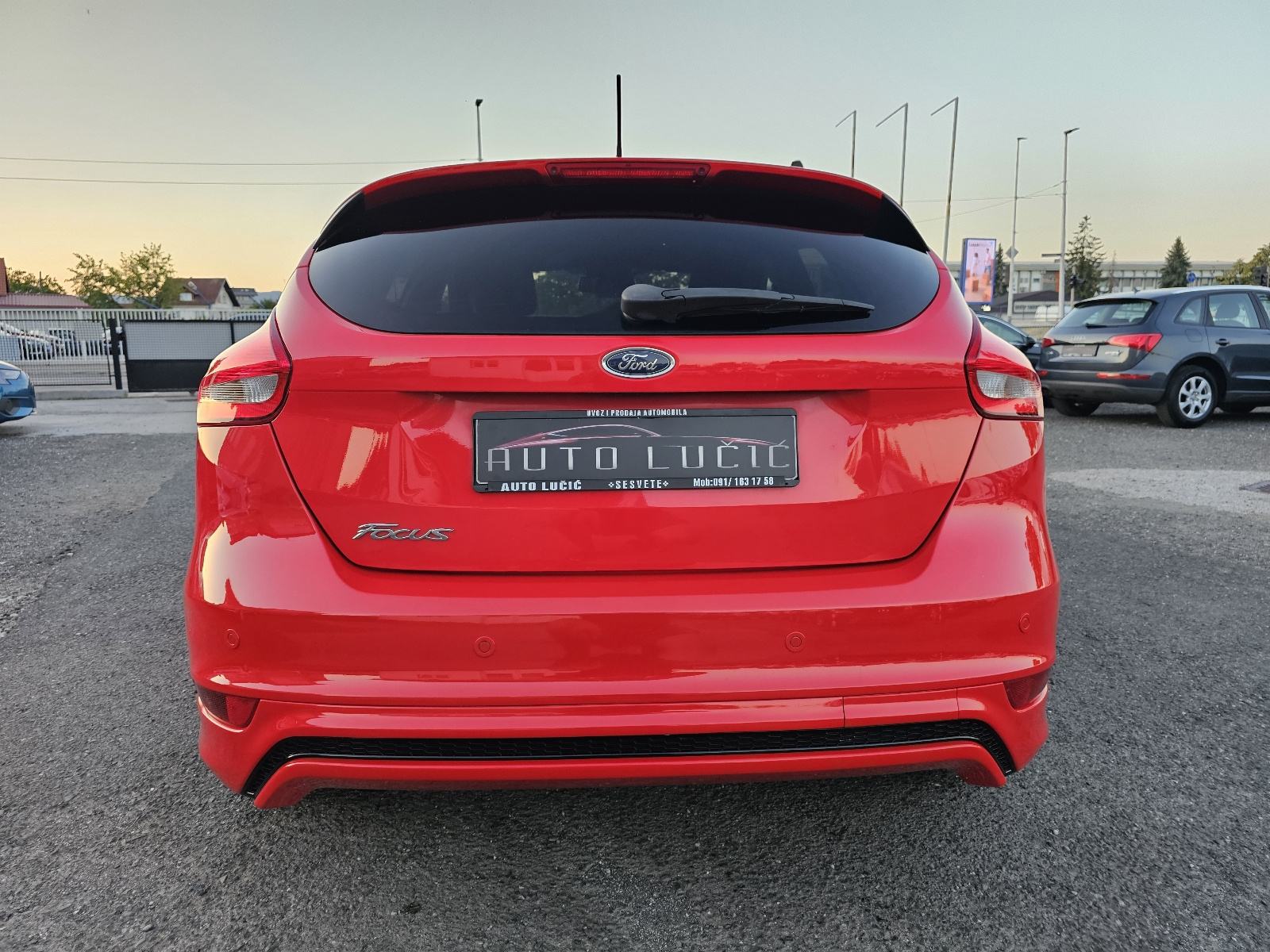 Ford Focus 1,5 TDCi ST-LINE ***TOP.STANJE***NAVI-ALU***CRNO-NEBO***, fotografija 6