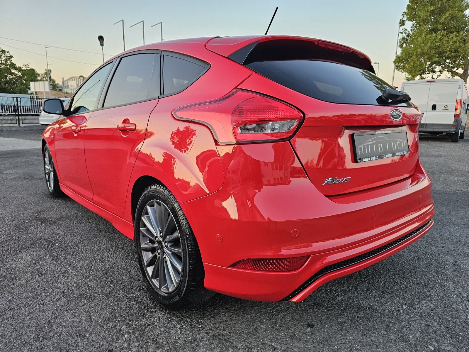 Ford Focus 1,5 TDCi ST-LINE ***TOP.STANJE***NAVI-ALU***CRNO-NEBO***, fotografija 7