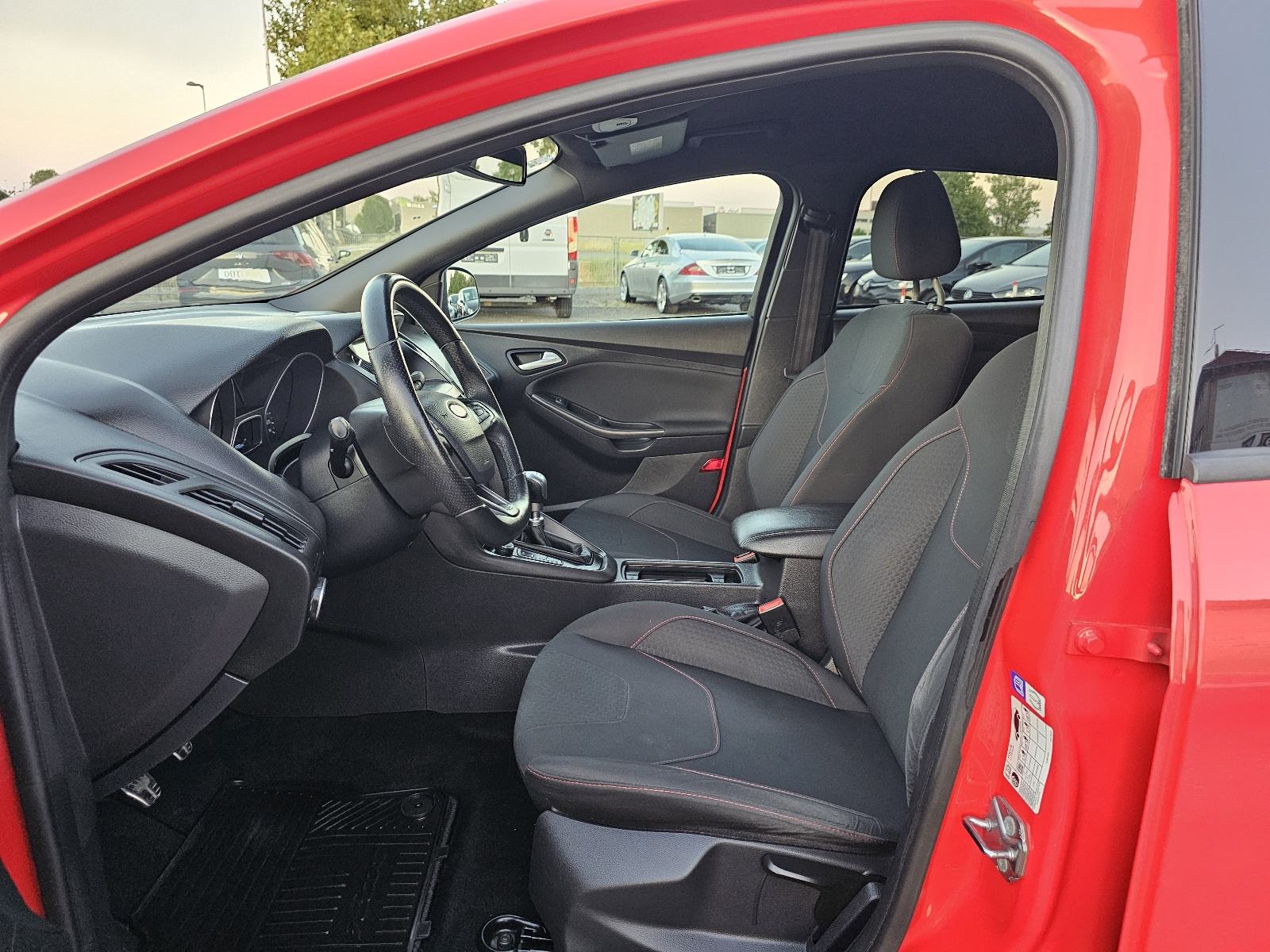 Ford Focus 1,5 TDCi ST-LINE ***TOP.STANJE***NAVI-ALU***CRNO-NEBO***, fotografija 9