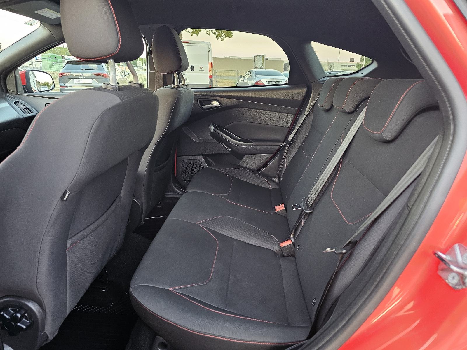Ford Focus 1,5 TDCi ST-LINE ***TOP.STANJE***NAVI-ALU***CRNO-NEBO***, fotografija 10