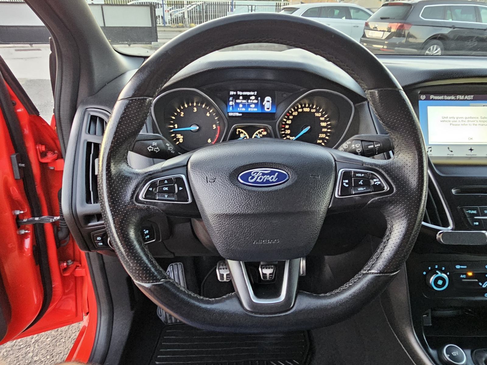 Ford Focus 1,5 TDCi ST-LINE ***TOP.STANJE***NAVI-ALU***CRNO-NEBO***, fotografija 17