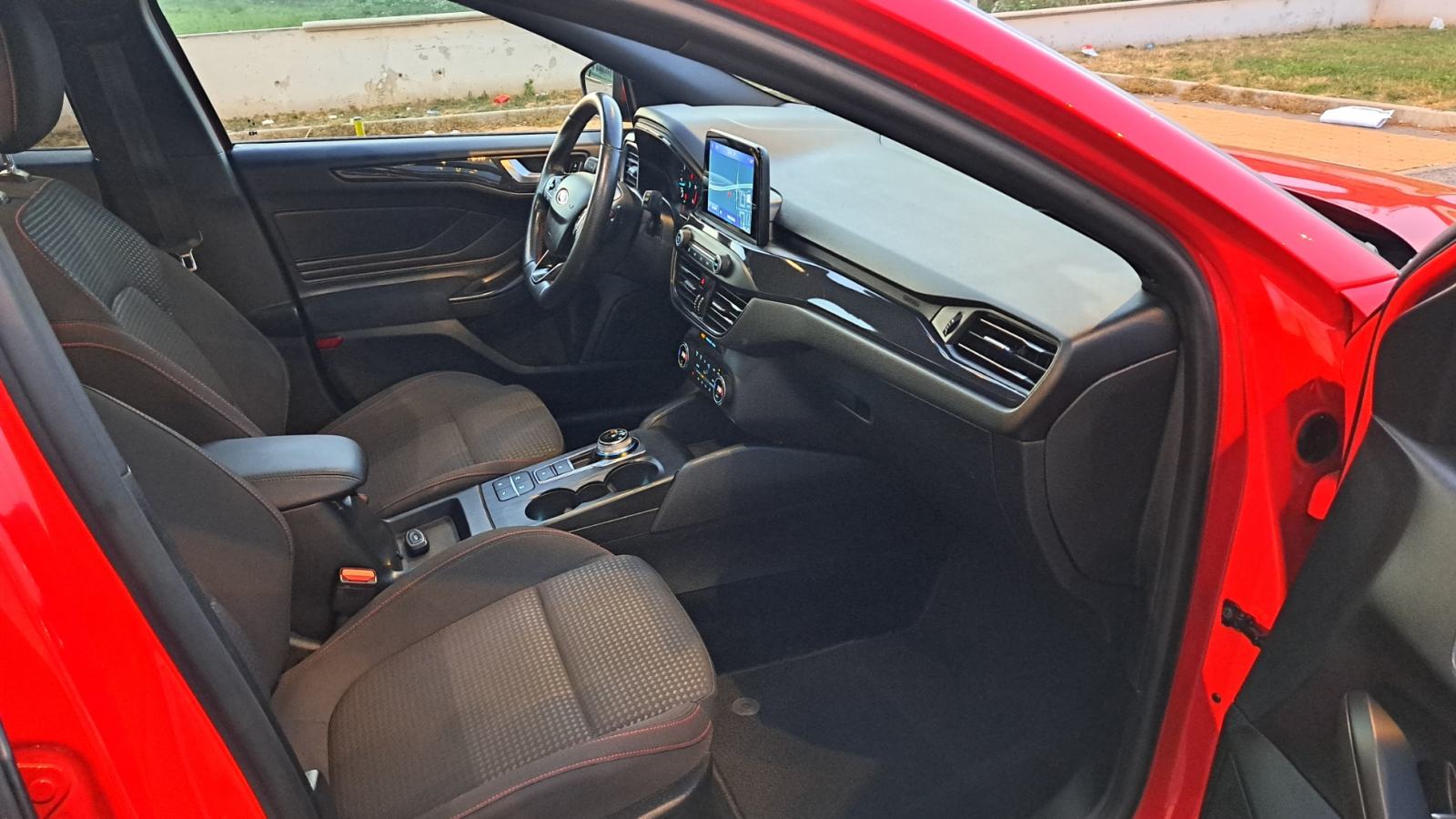 Ford Focus 1,5 TDCI ST-LINE X, AUTOMATIK, fotografija 13