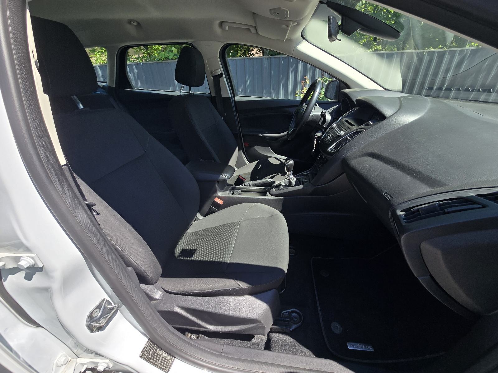 Ford Focus 1,5 TDCi**NAPRAVLJEN VELIKI I MALI SERVIS**, fotografija 11