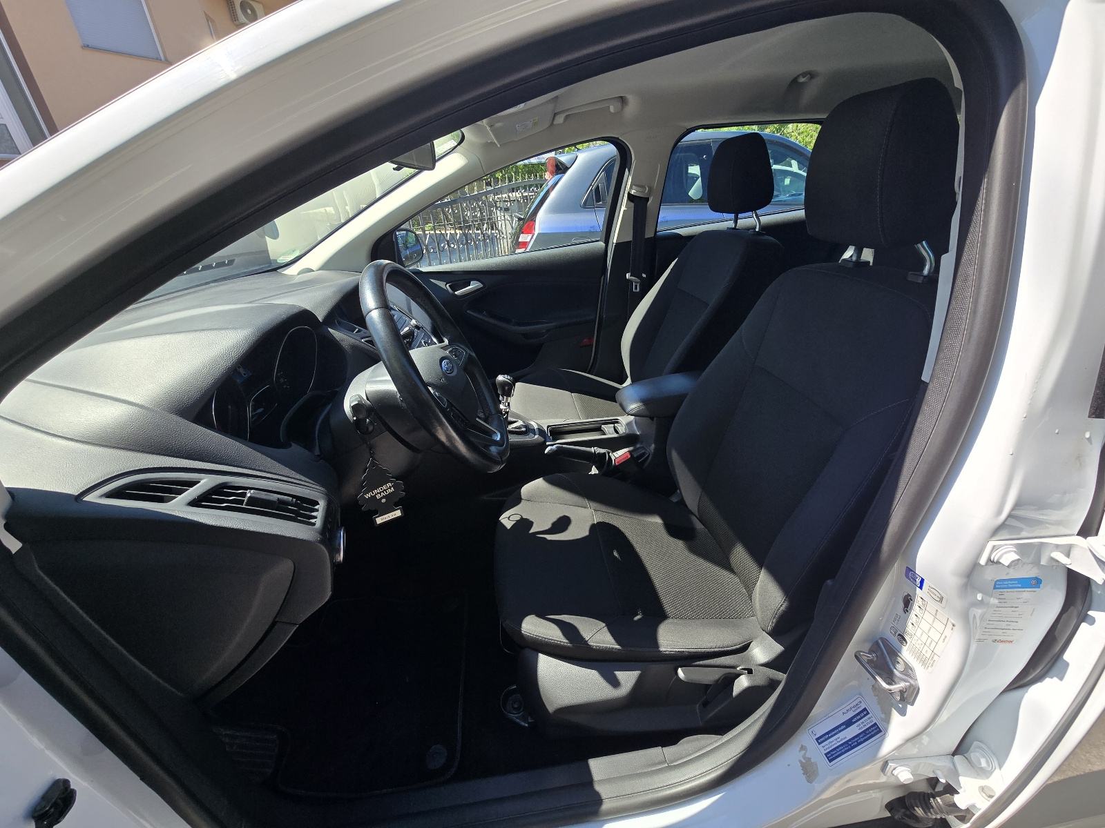 Ford Focus 1,5 TDCi**NAPRAVLJEN VELIKI I MALI SERVIS**, fotografija 15