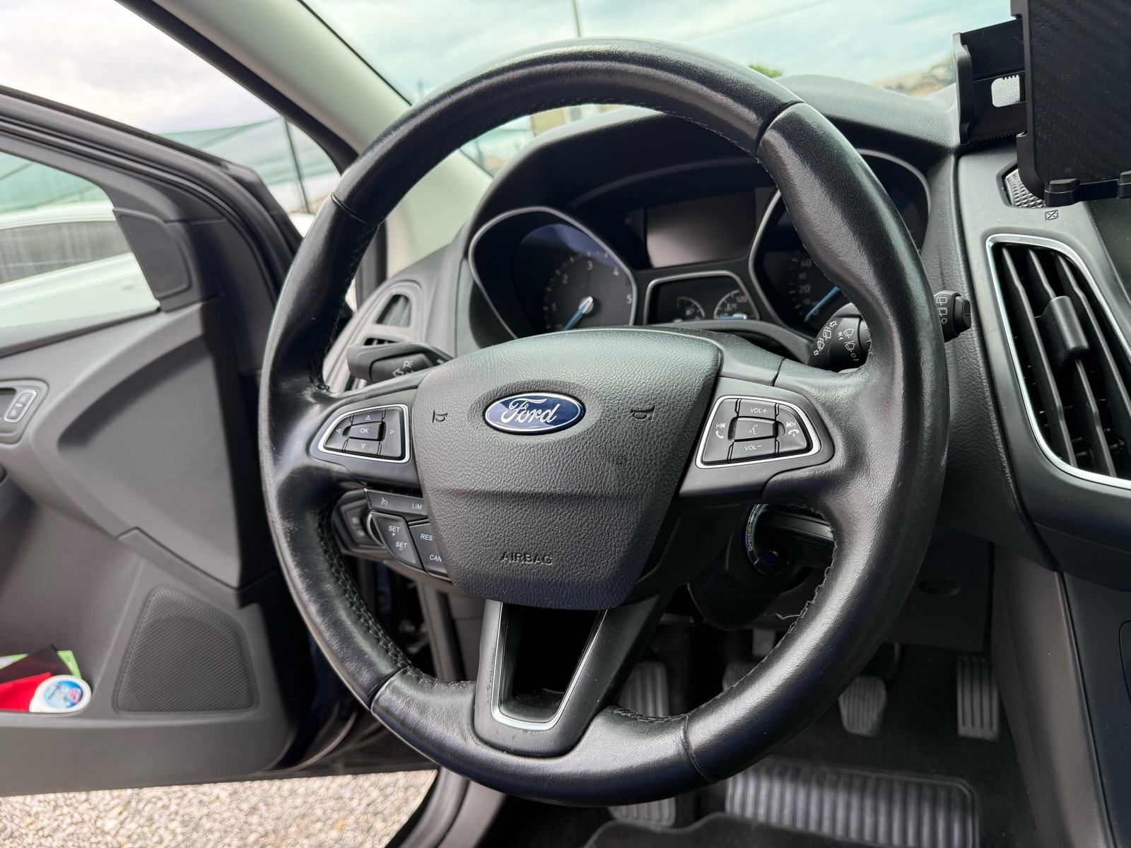 Ford Focus 1,5 TDCi TITANIUM NAVI 1.GODINU REGISTRIRAN ODLIČAN, fotografija 10