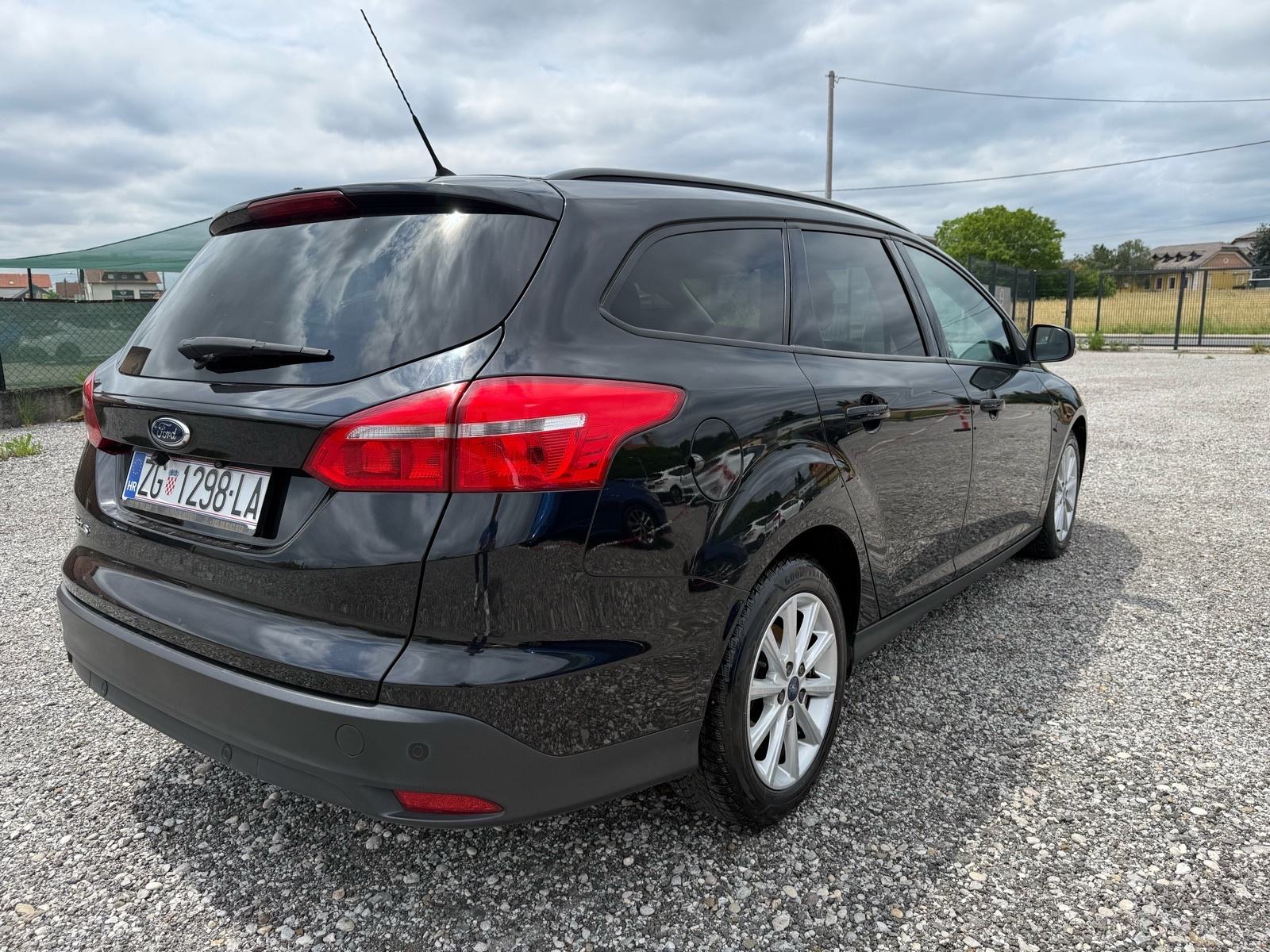 Ford Focus 1,5 TDCi TITANIUM NAVI 1.GODINU REGISTRIRAN ODLIČAN, fotografija 7