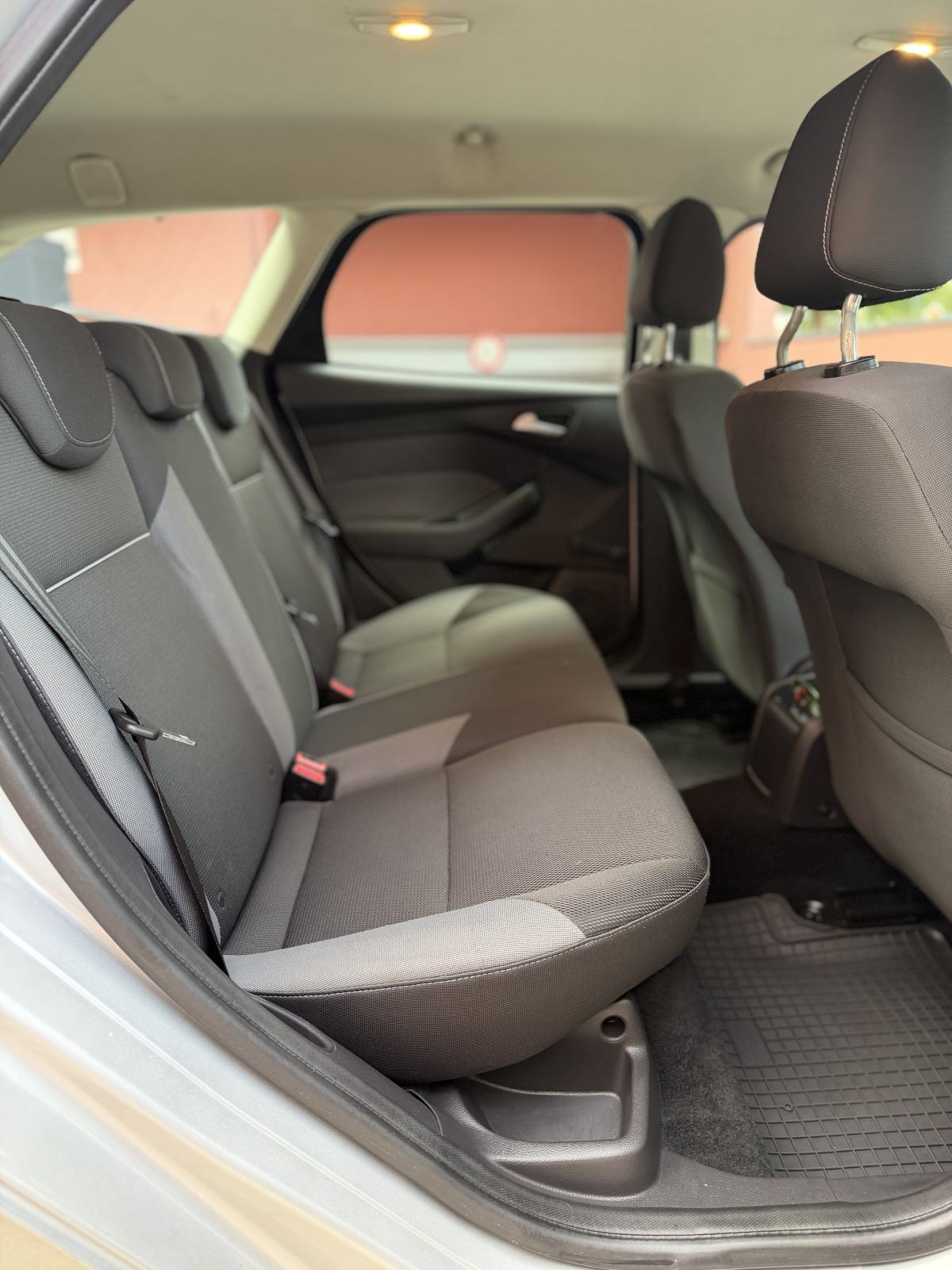 Ford Focus 1,6 / DIESEL / KARAVAN / TOP STANJE / REG 1.god, fotografija 13