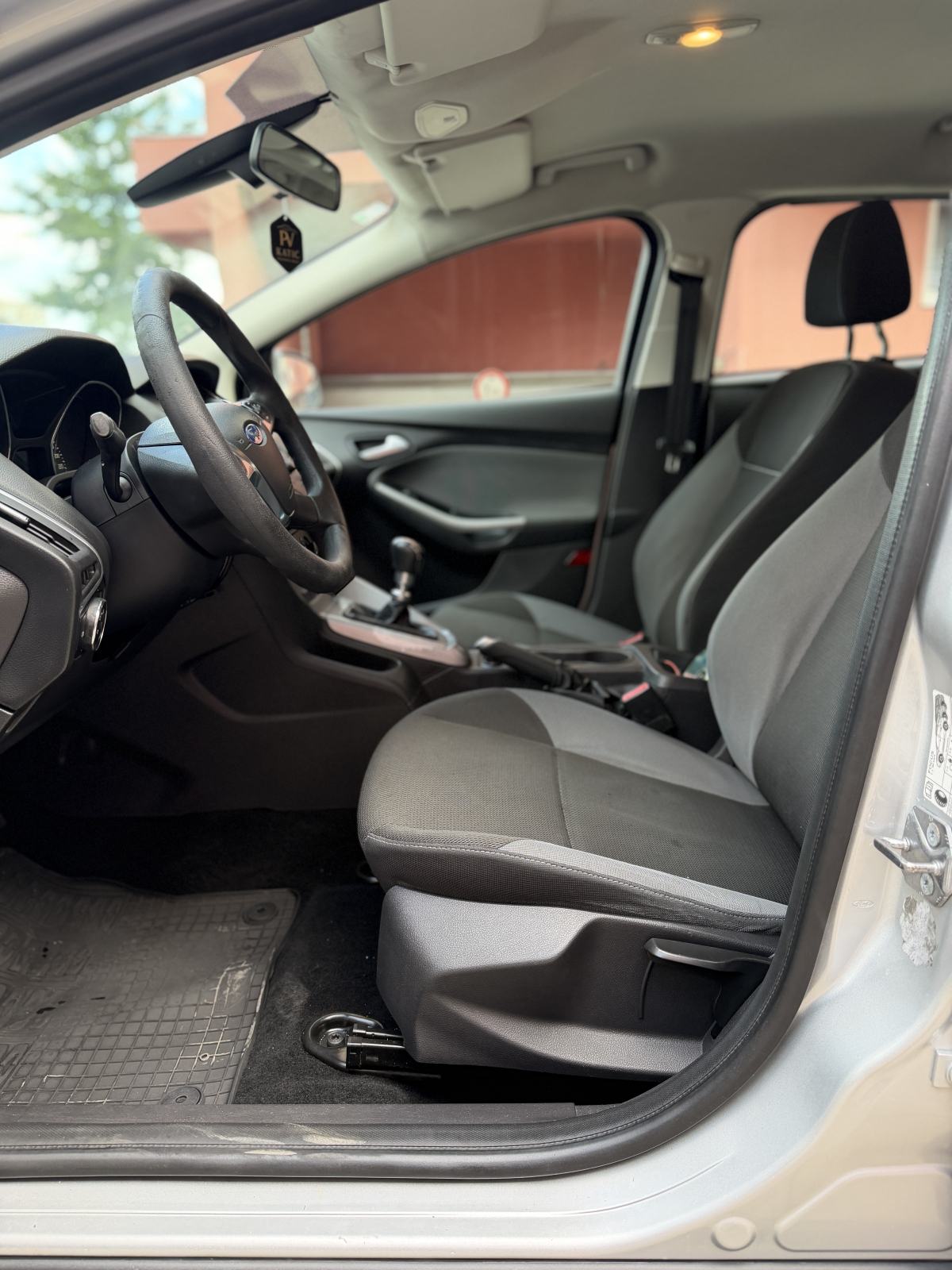 Ford Focus 1,6 / DIESEL / KARAVAN / TOP STANJE / REG 1.god, fotografija 12