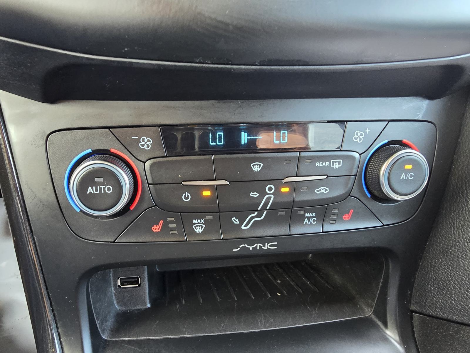 Ford Focus 1,6 TDCI-2016god.md-NAVIGACIJA-183tkm,titanium,koza,KARTICE, fotografija 16