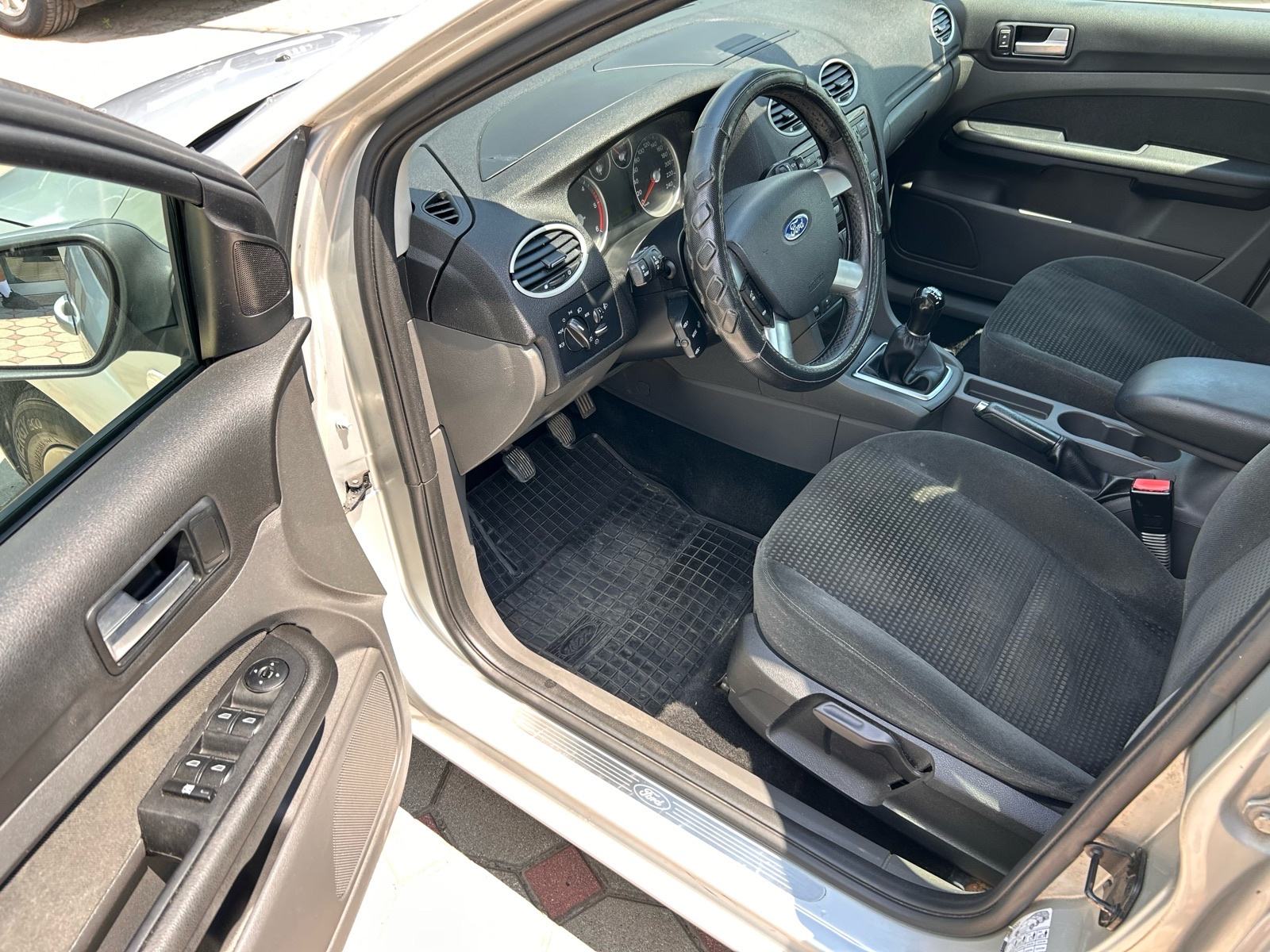 Ford Focus 1,6 TDCI Ghia 2005.,reg:15.2.2027.,KLIMA, GRIJ SJED, SERVIS, fotografija 11