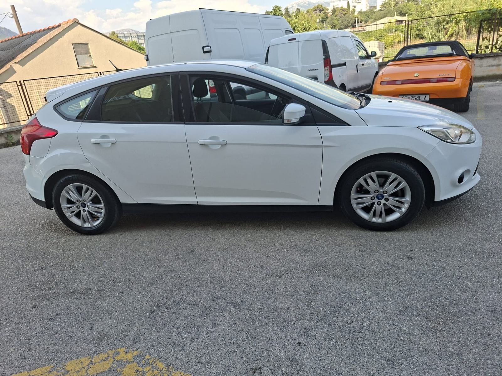 Ford Focus 1.6 TDCI,registriran godinu dana, kao nov, fotografija 9