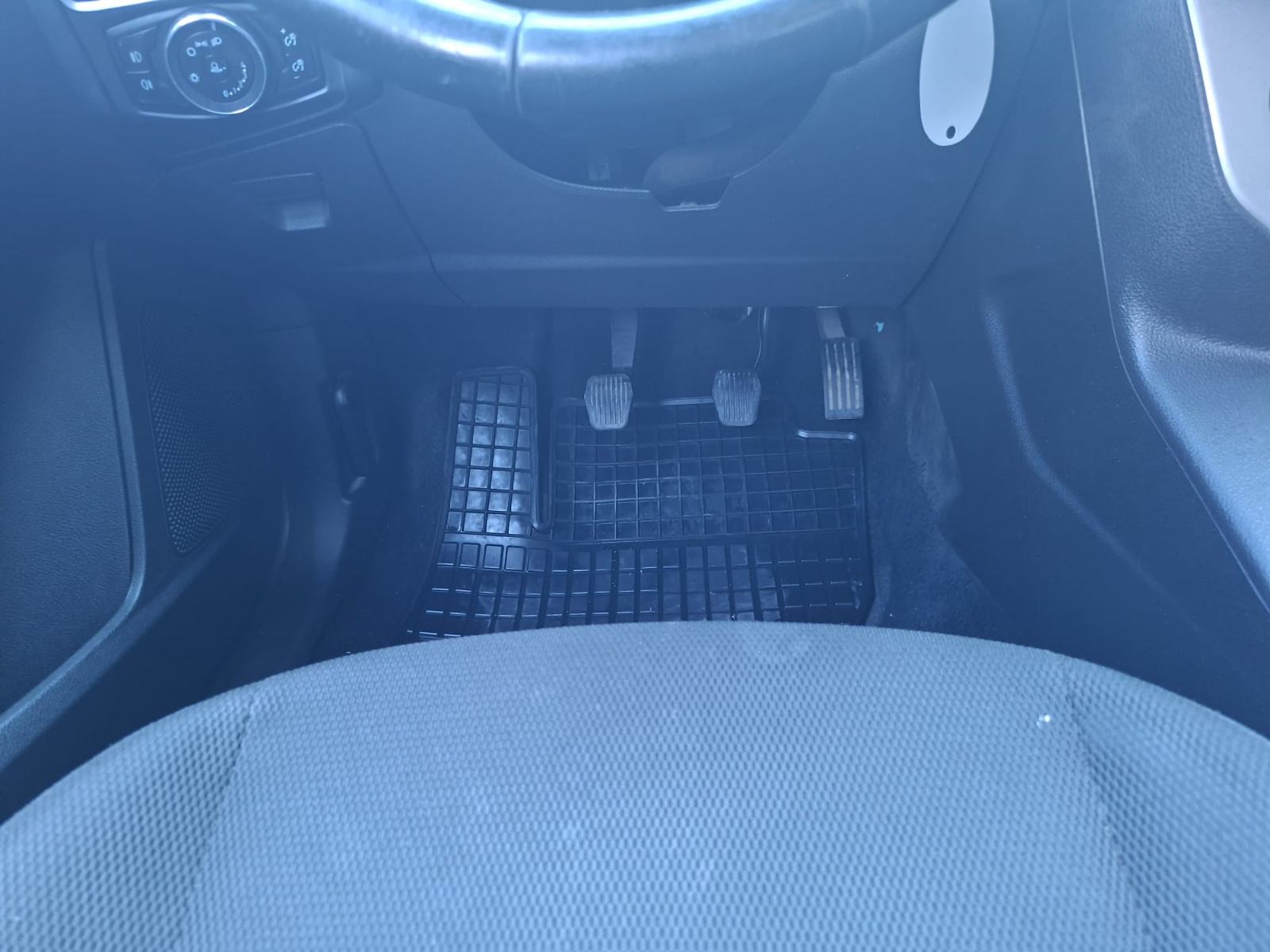 Ford Focus 1.6 TDCI,registriran godinu dana, kao nov, fotografija 18