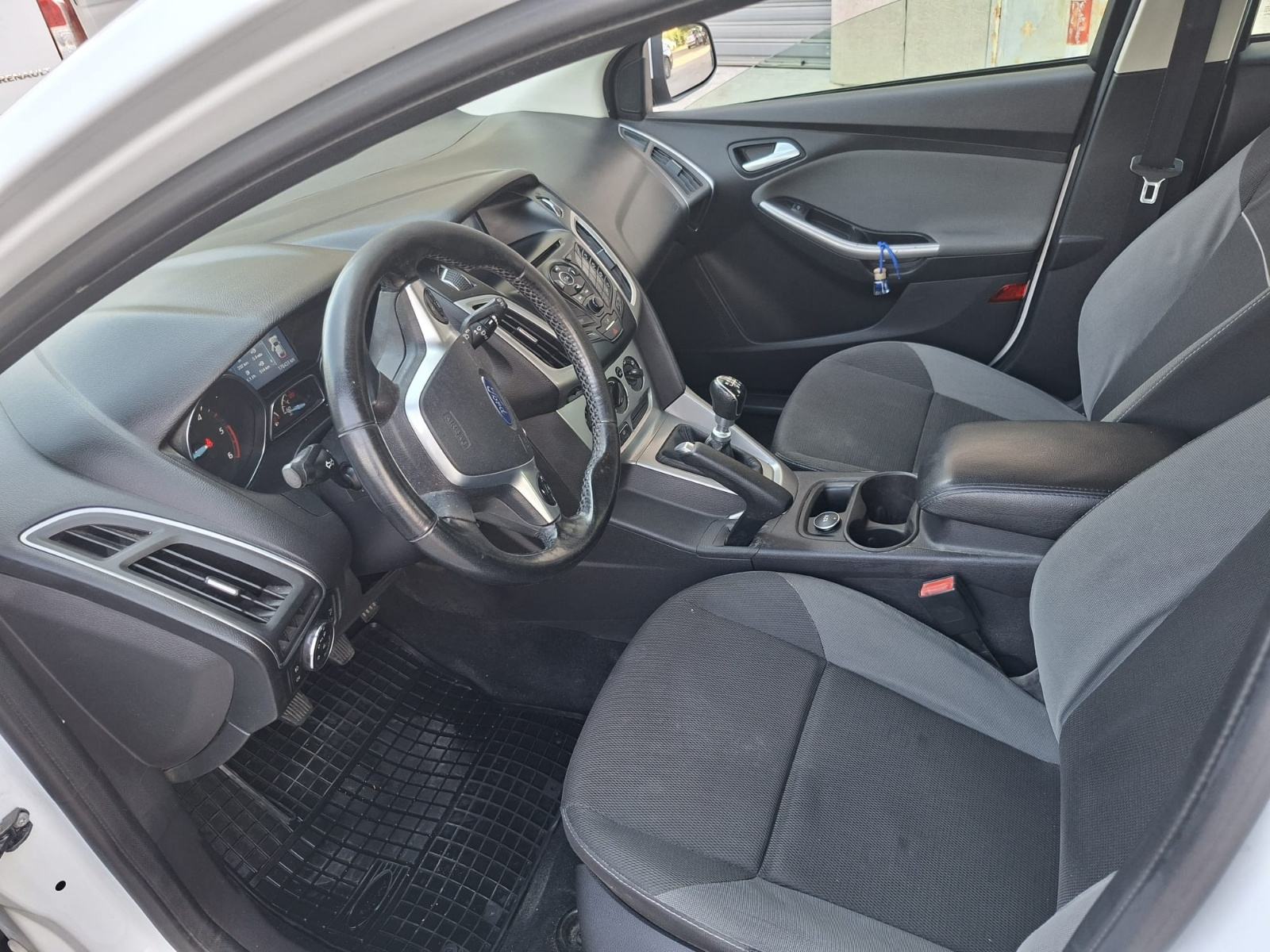 Ford Focus 1.6 TDCI,registriran godinu dana, kao nov, fotografija 12