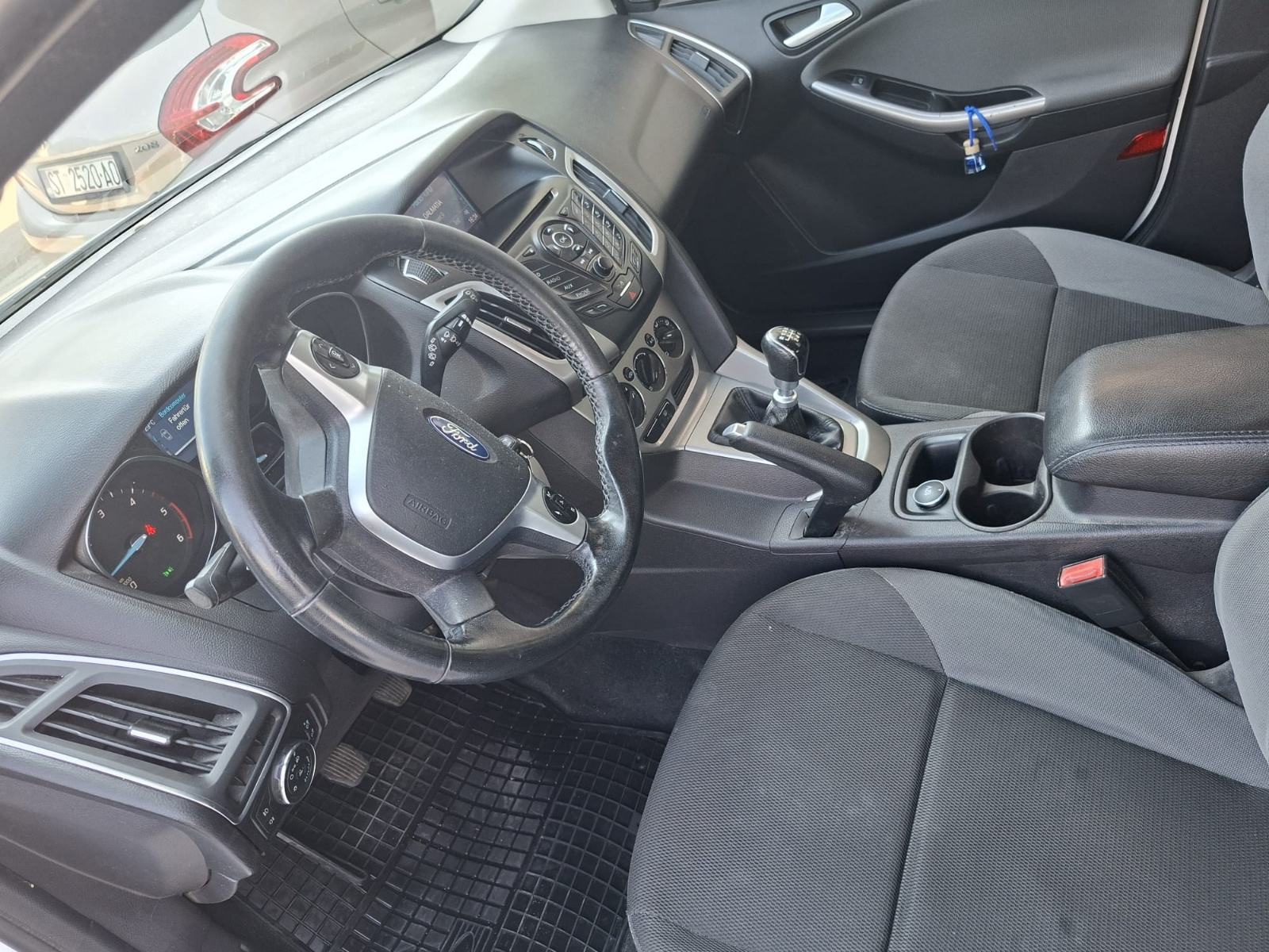 Ford Focus 1.6 TDCI,registriran godinu dana, kao nov, fotografija 14