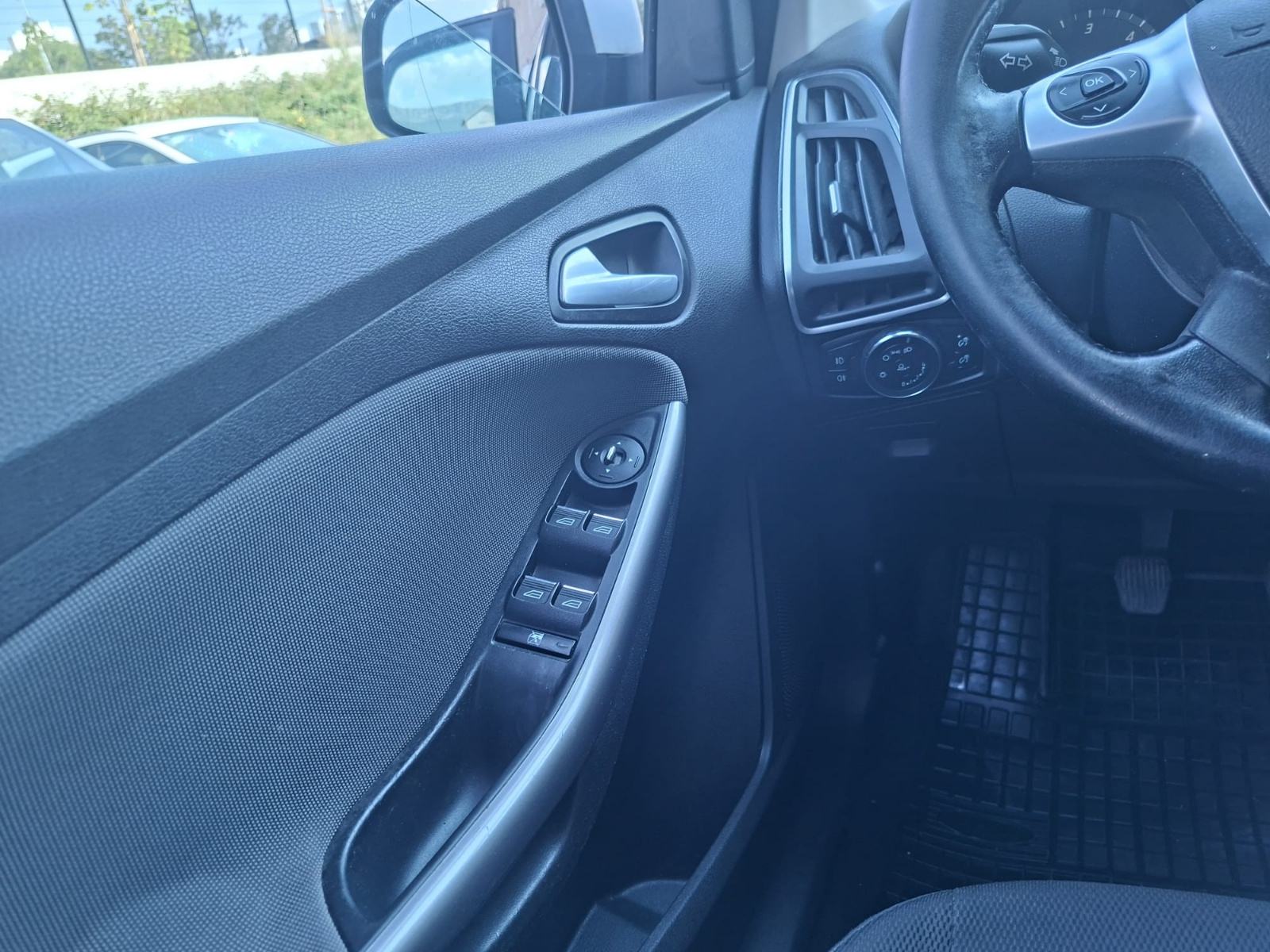 Ford Focus 1.6 TDCI,registriran godinu dana, kao nov, fotografija 17