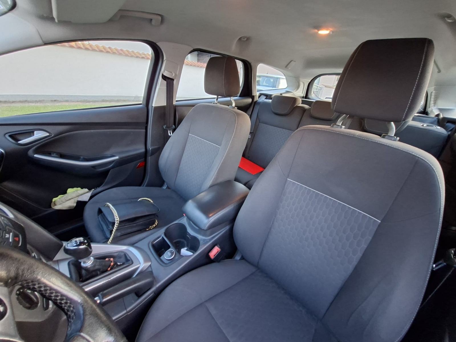 Ford Focus 1.6TDCi odlicno stanje 2014 godina sacuvan, fotografija 9