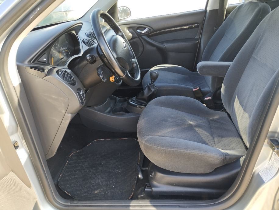 Ford Focus 1,8, fotografija 15