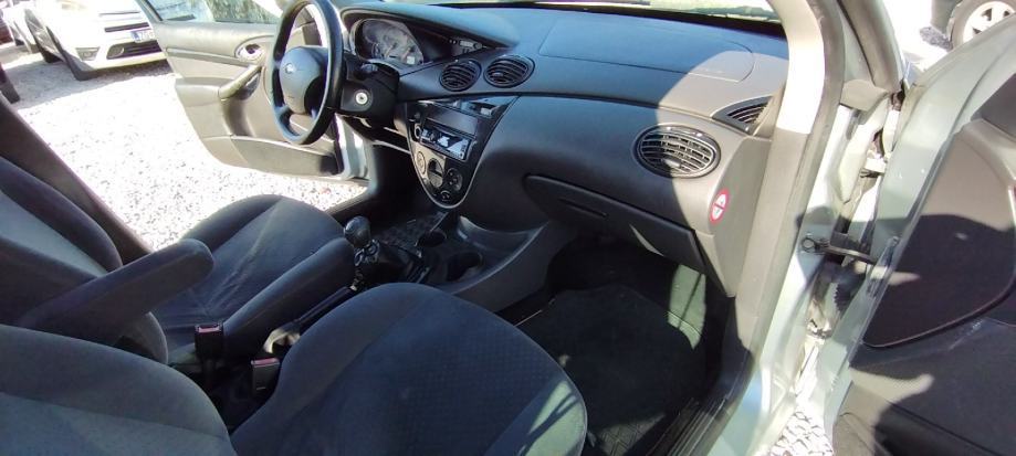 Ford Focus 1,8, fotografija 9