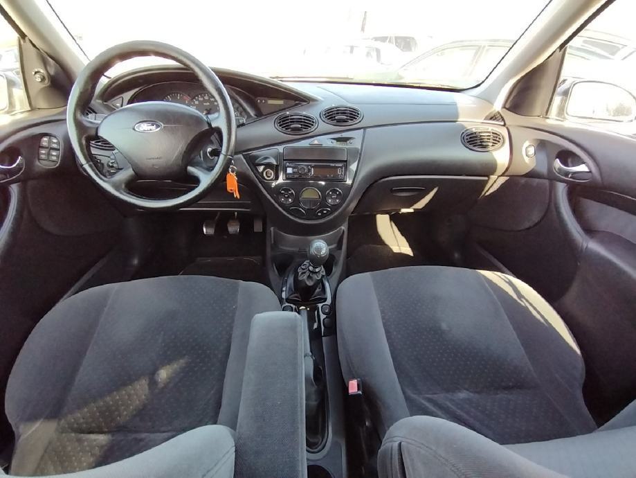 Ford Focus 1,8, fotografija 12