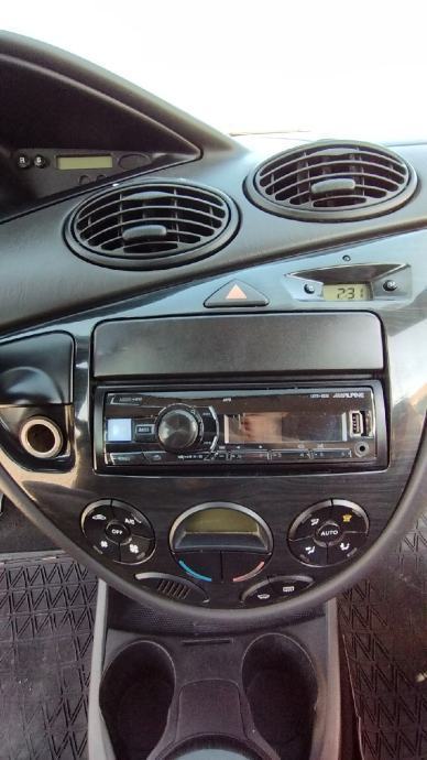 Ford Focus 1,8, fotografija 11