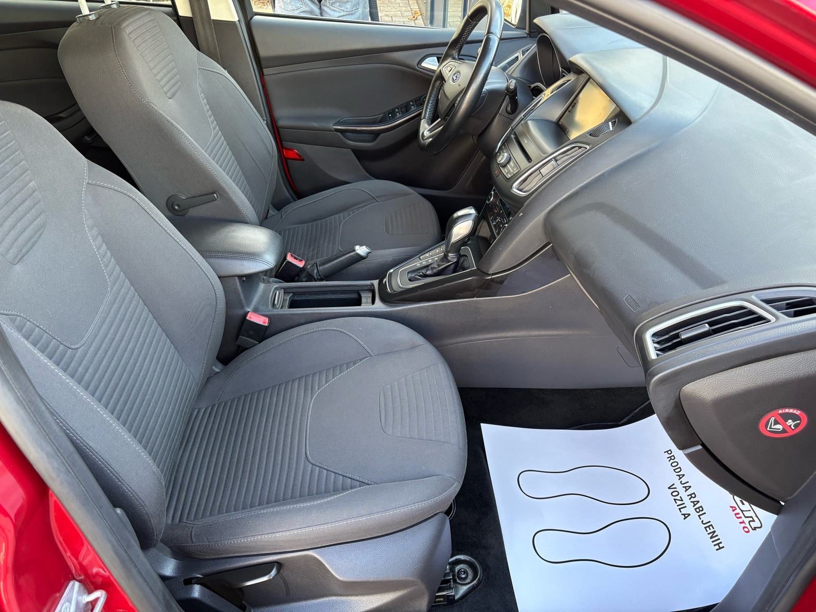 Ford Focus 2,0 TDCi AUTOMATIK - REG:09/2026 - NAVI - AUTOKREDIT, fotografija 19