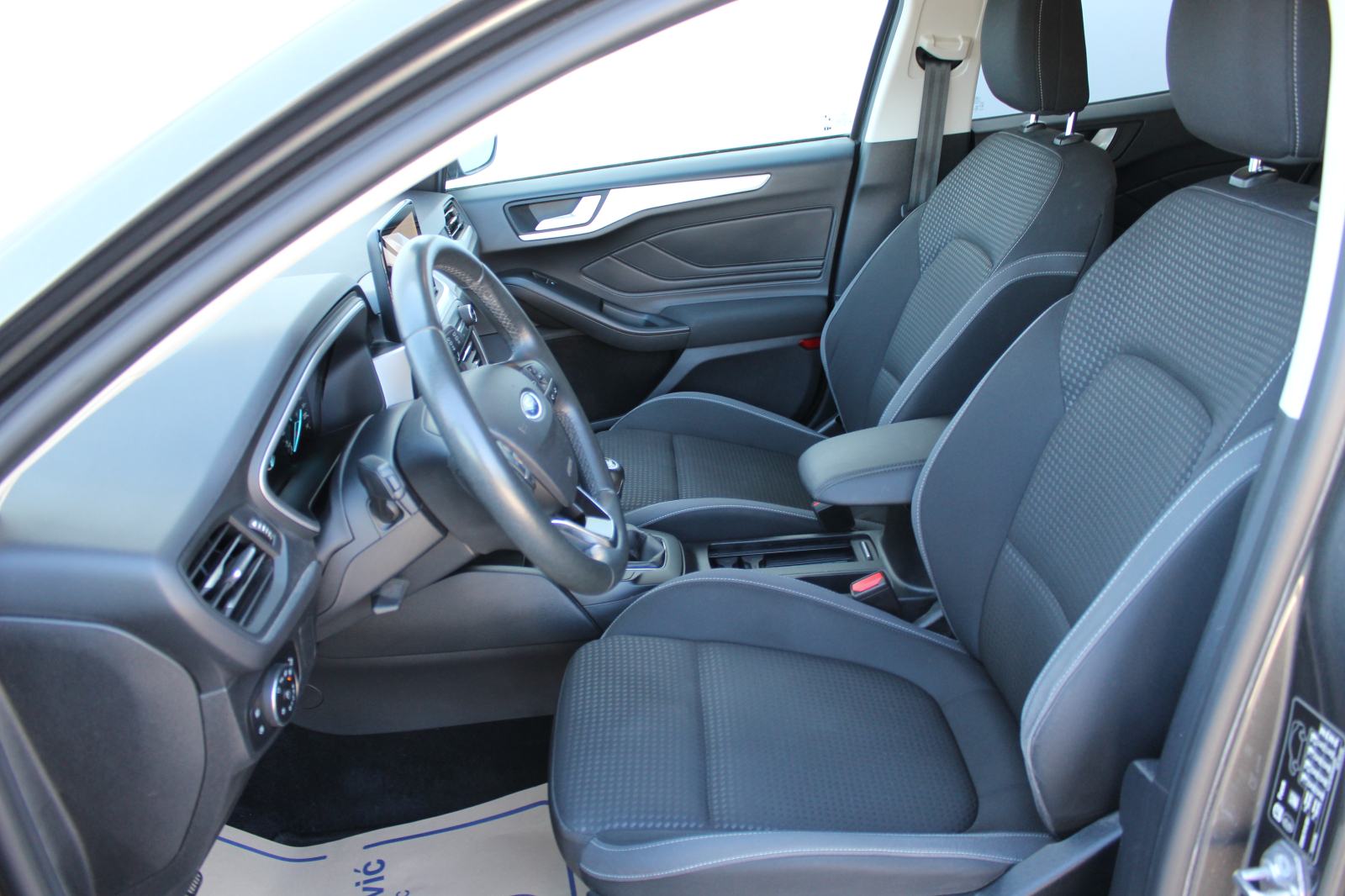 Ford Focus Karavan 1,0 EcoBoost Groove Edition, fotografija 8