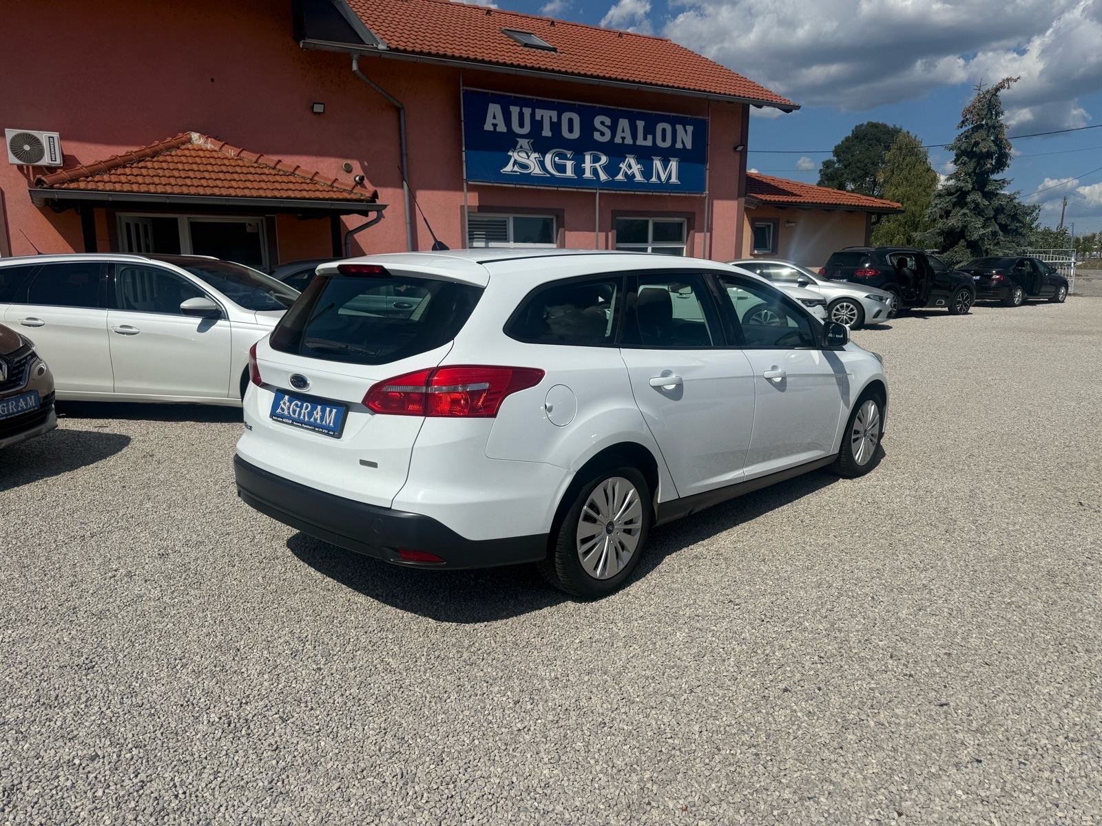 Ford Focus Karavan 1,0 GTDi*PRVI VLASNIK*KLIMA*KUPLJEN U HR*SERVISNA*, fotografija 5