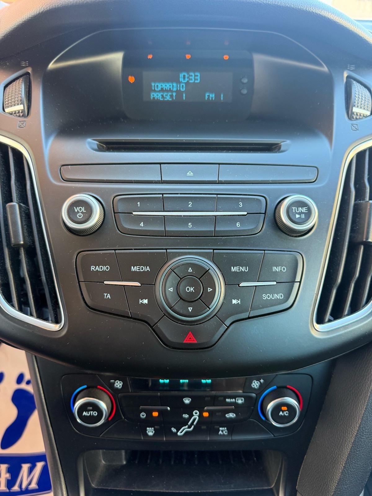 Ford Focus Karavan 1,0 GTDi*PRVI VLASNIK*KLIMA*KUPLJEN U HR*SERVISNA*, fotografija 11