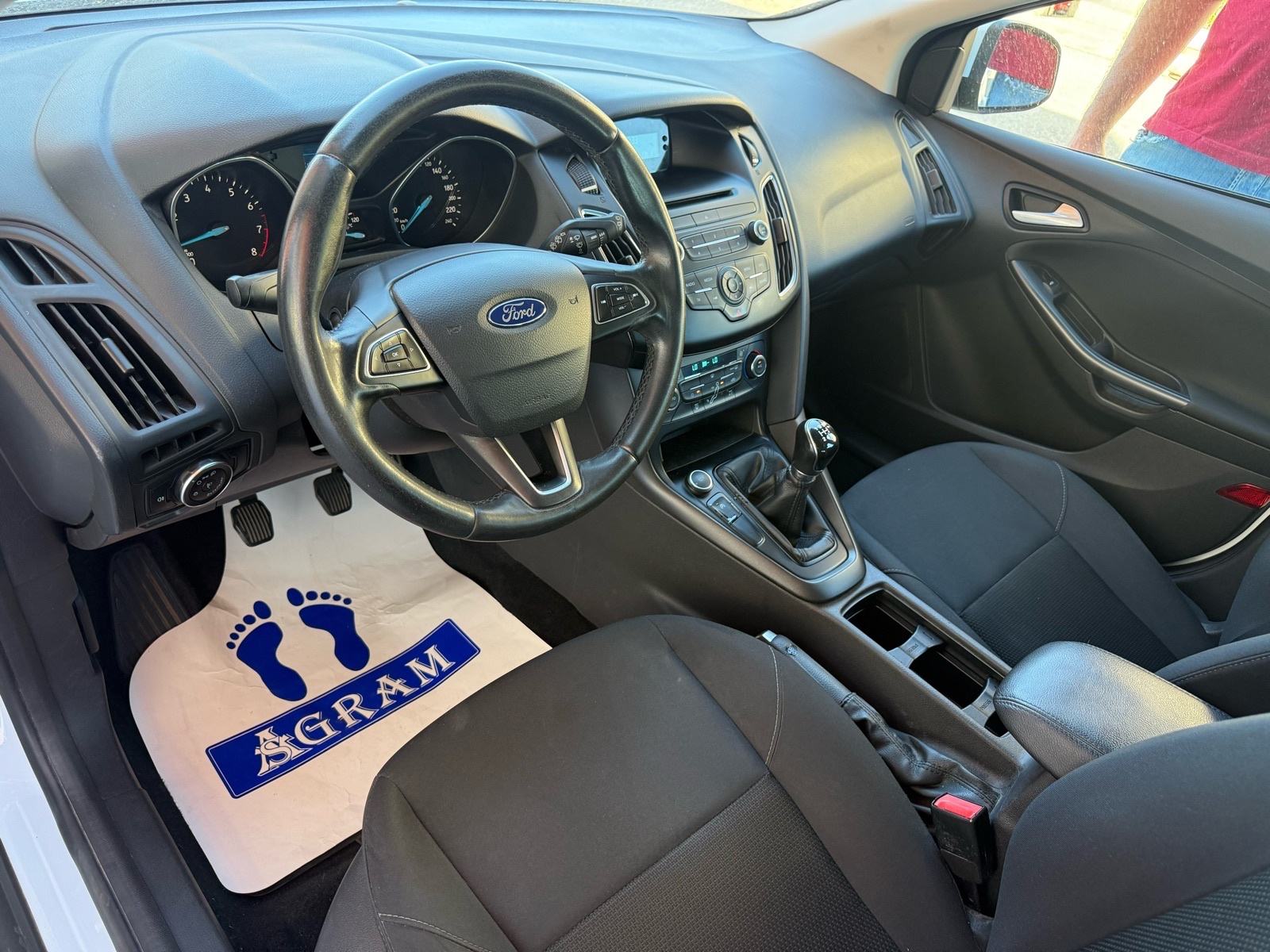 Ford Focus Karavan 1,0 GTDi*PRVI VLASNIK*KLIMA*KUPLJEN U HR*SERVISNA*, fotografija 15