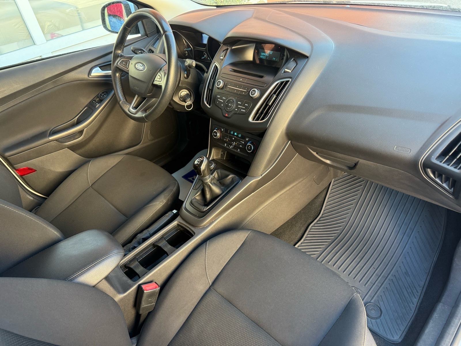 Ford Focus Karavan 1,0 GTDi*PRVI VLASNIK*KLIMA*KUPLJEN U HR*SERVISNA*, fotografija 16