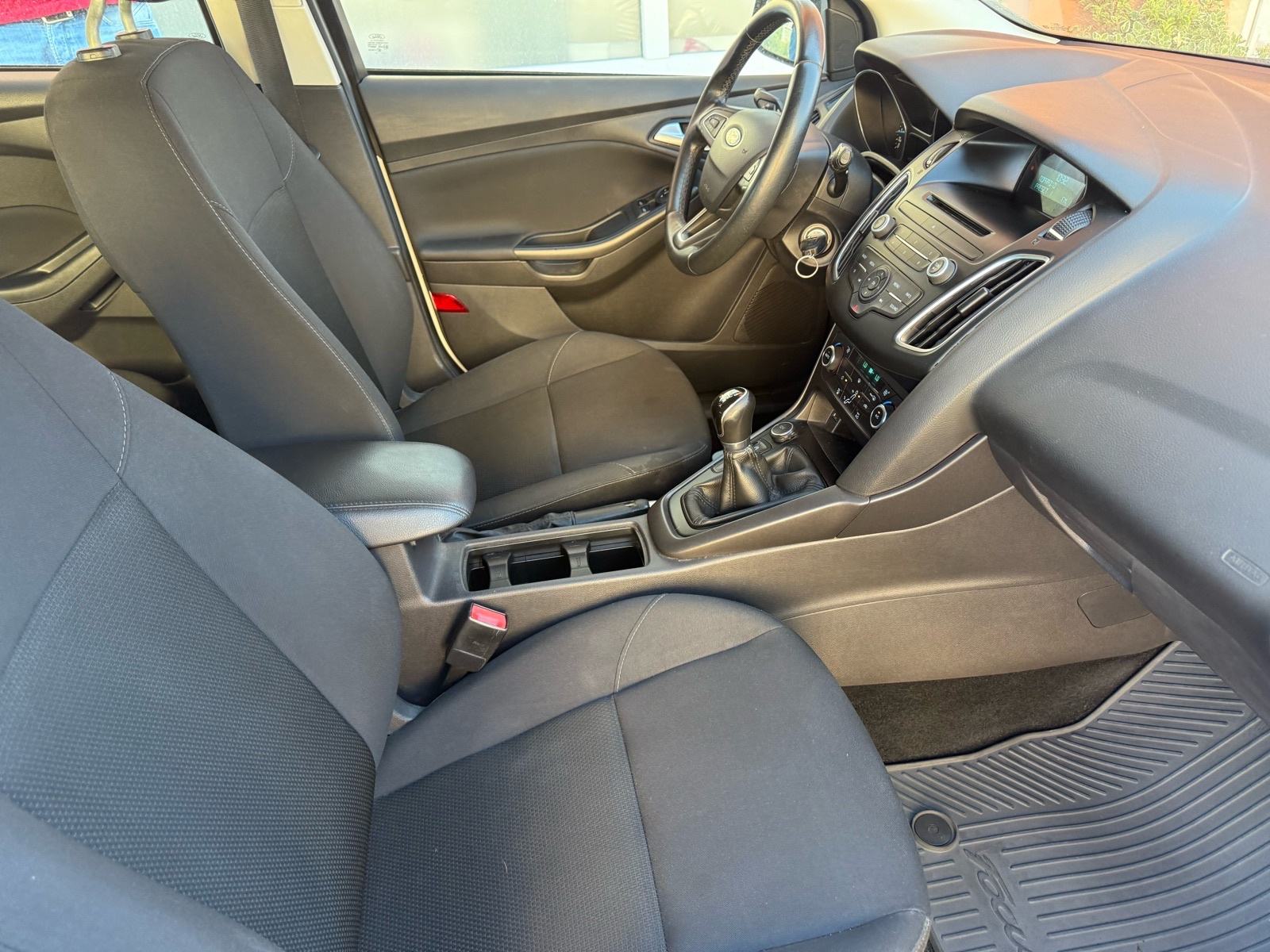 Ford Focus Karavan 1,0 GTDi*PRVI VLASNIK*KLIMA*KUPLJEN U HR*SERVISNA*, fotografija 17