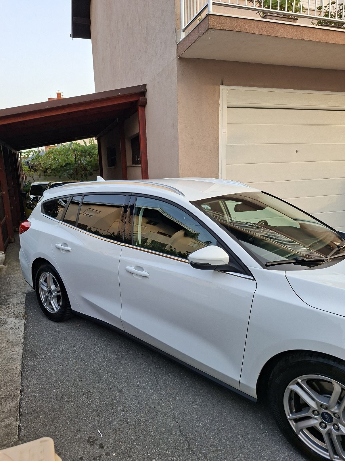 Ford Focus Karavan 1,5 Automatik,Navi, TOP OPREMA, FIX 9.500,00 EUR, fotografija 3
