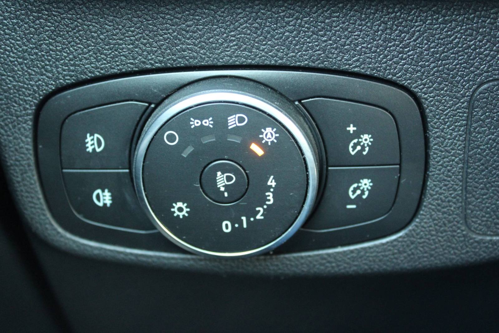 Ford Focus Karavan 1.5 TDCi AUTOMATIK *NAVIGACIJA*, fotografija 14